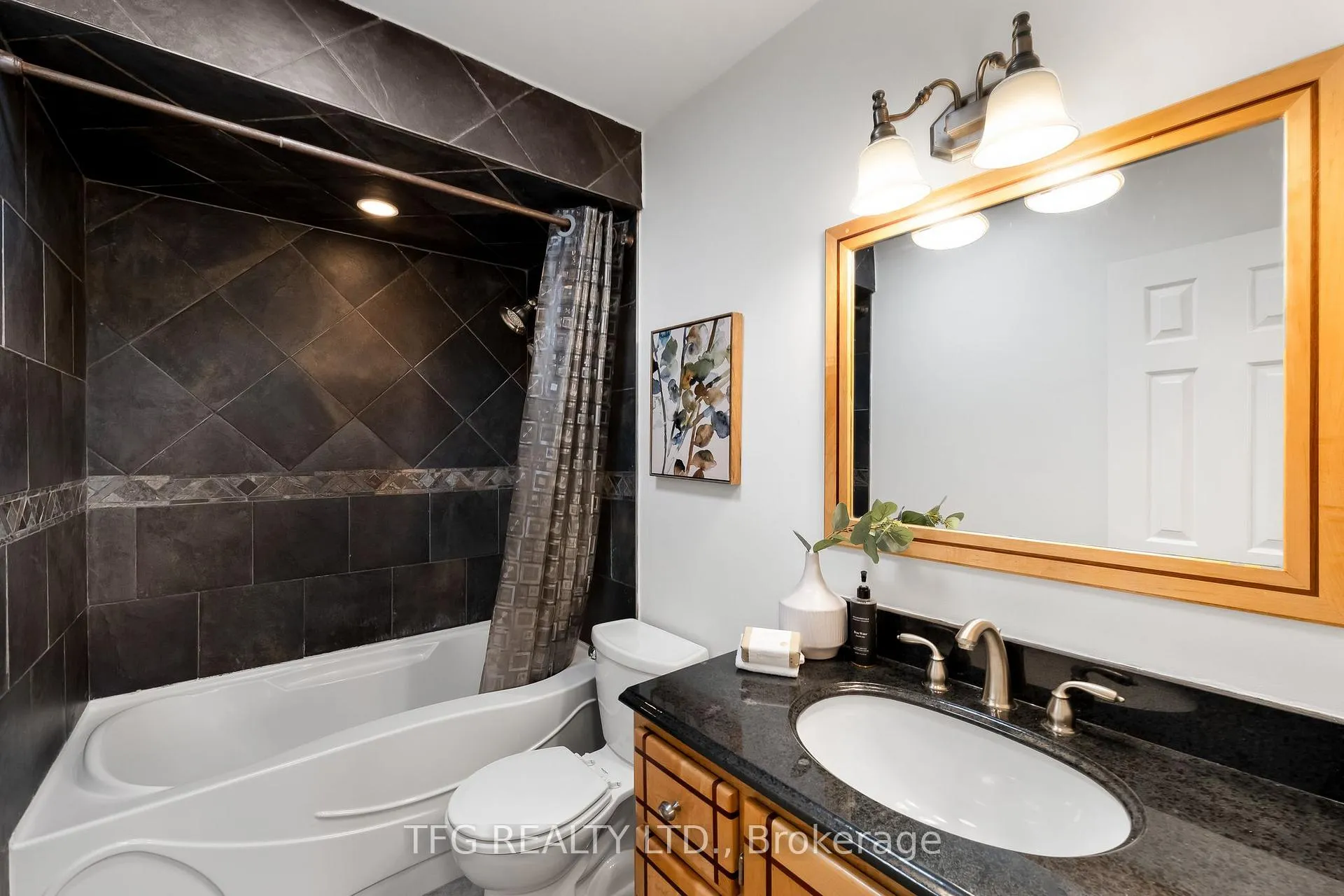 Photo 30 of 4 Carriage Lane, Clarington, Courtice — HOMEH