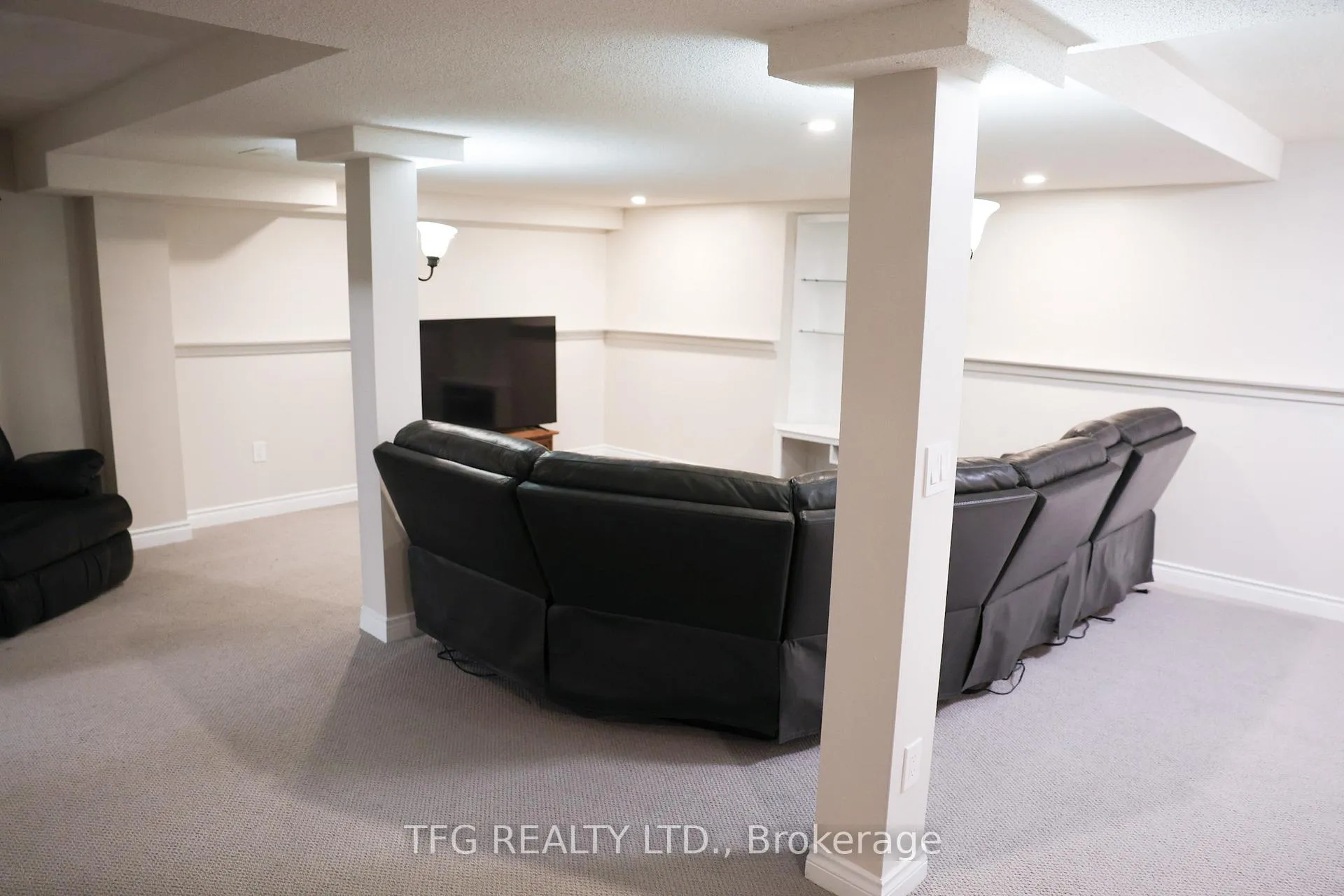 Photo 33 of 4 Carriage Lane, Clarington, Courtice — HOMEH