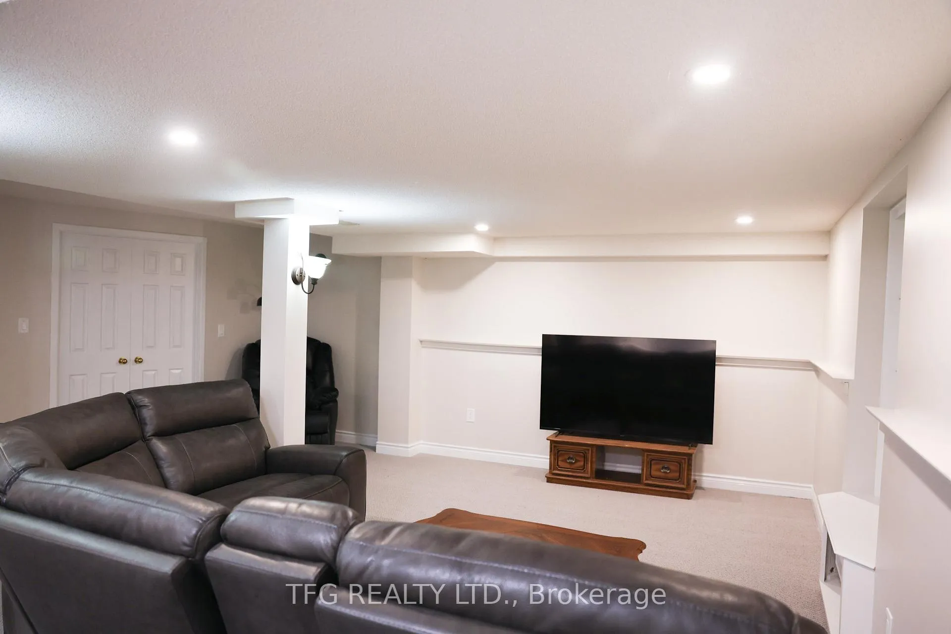 Photo 43 of 4 Carriage Lane, Clarington, Courtice — HOMEH
