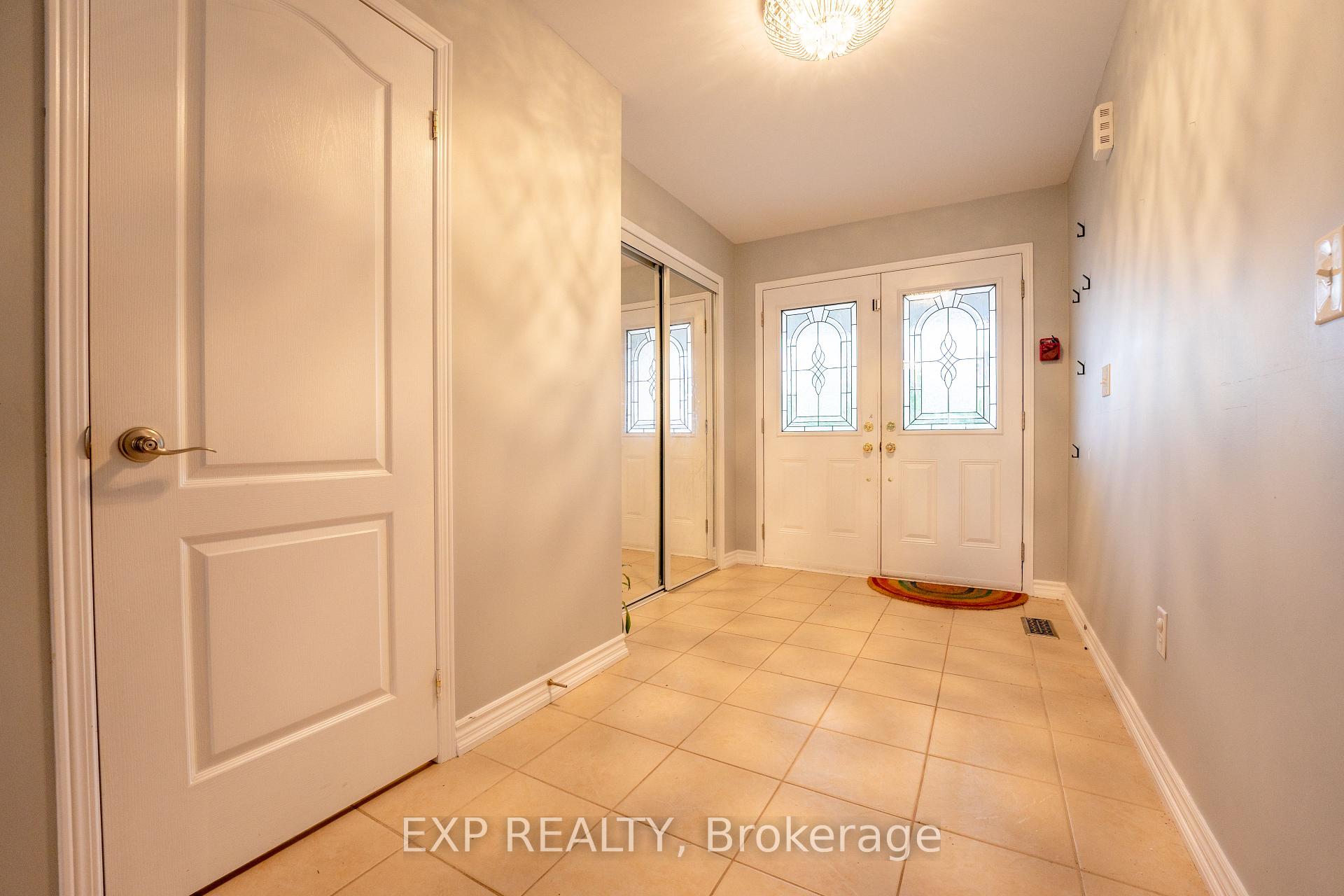 Photo 2 of 4800 Capri Crescent, Burlington, Alton — HOMEH