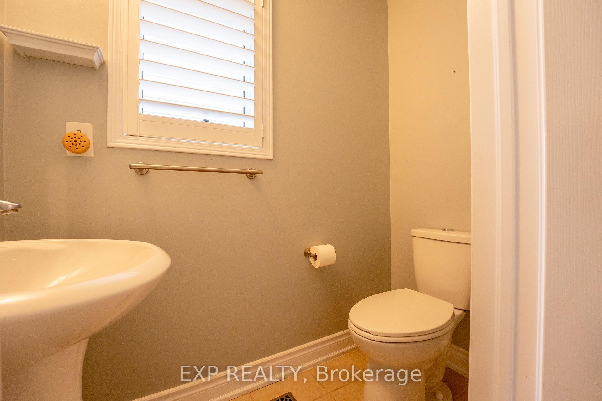 Photo 3 of 4800 Capri Crescent, Burlington, Alton — HOMEH