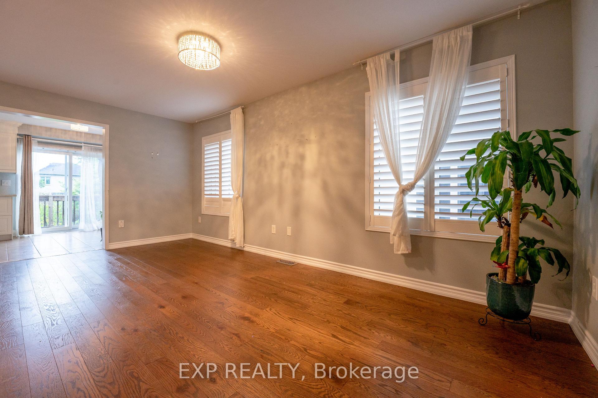 Photo 4 of 4800 Capri Crescent, Burlington, Alton — HOMEH