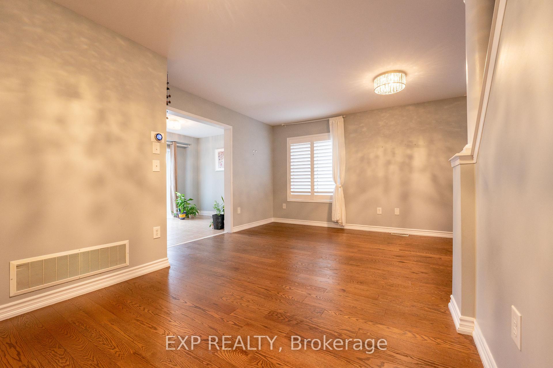 Photo 5 of 4800 Capri Crescent, Burlington, Alton — HOMEH