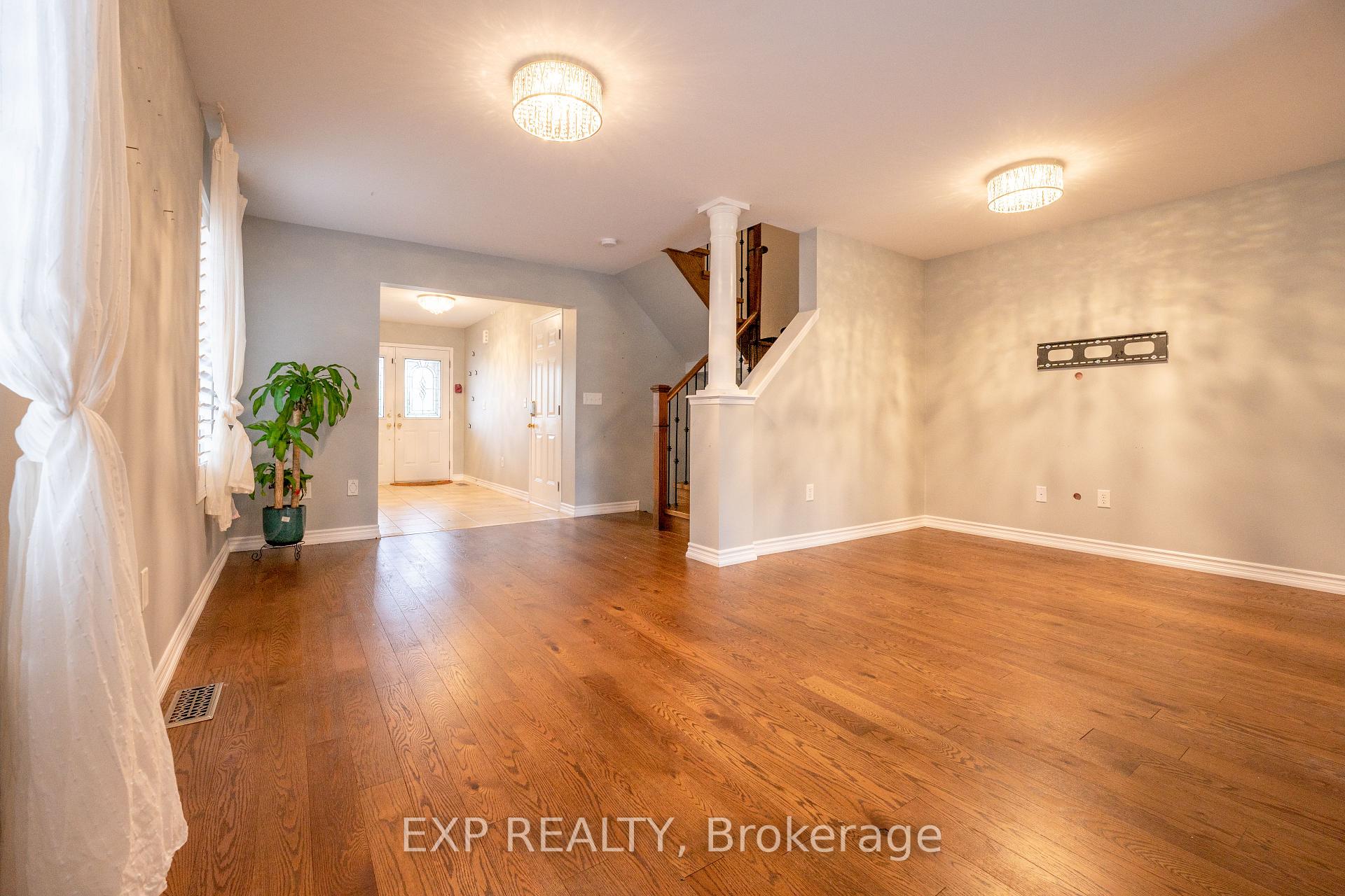 Photo 8 of 4800 Capri Crescent, Burlington, Alton — HOMEH