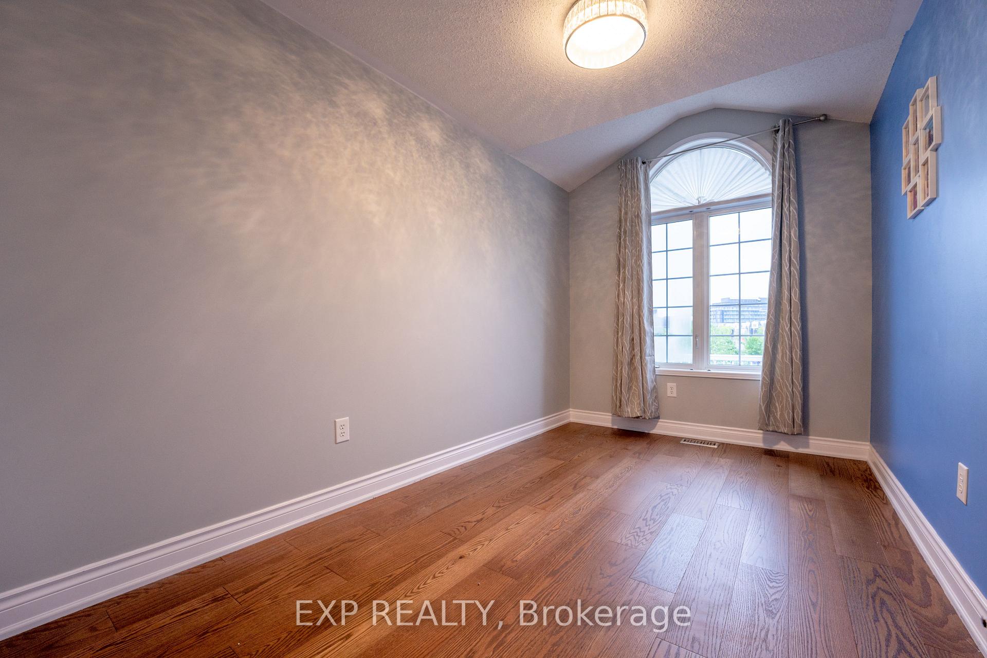 Photo 19 of 4800 Capri Crescent, Burlington, Alton — HOMEH