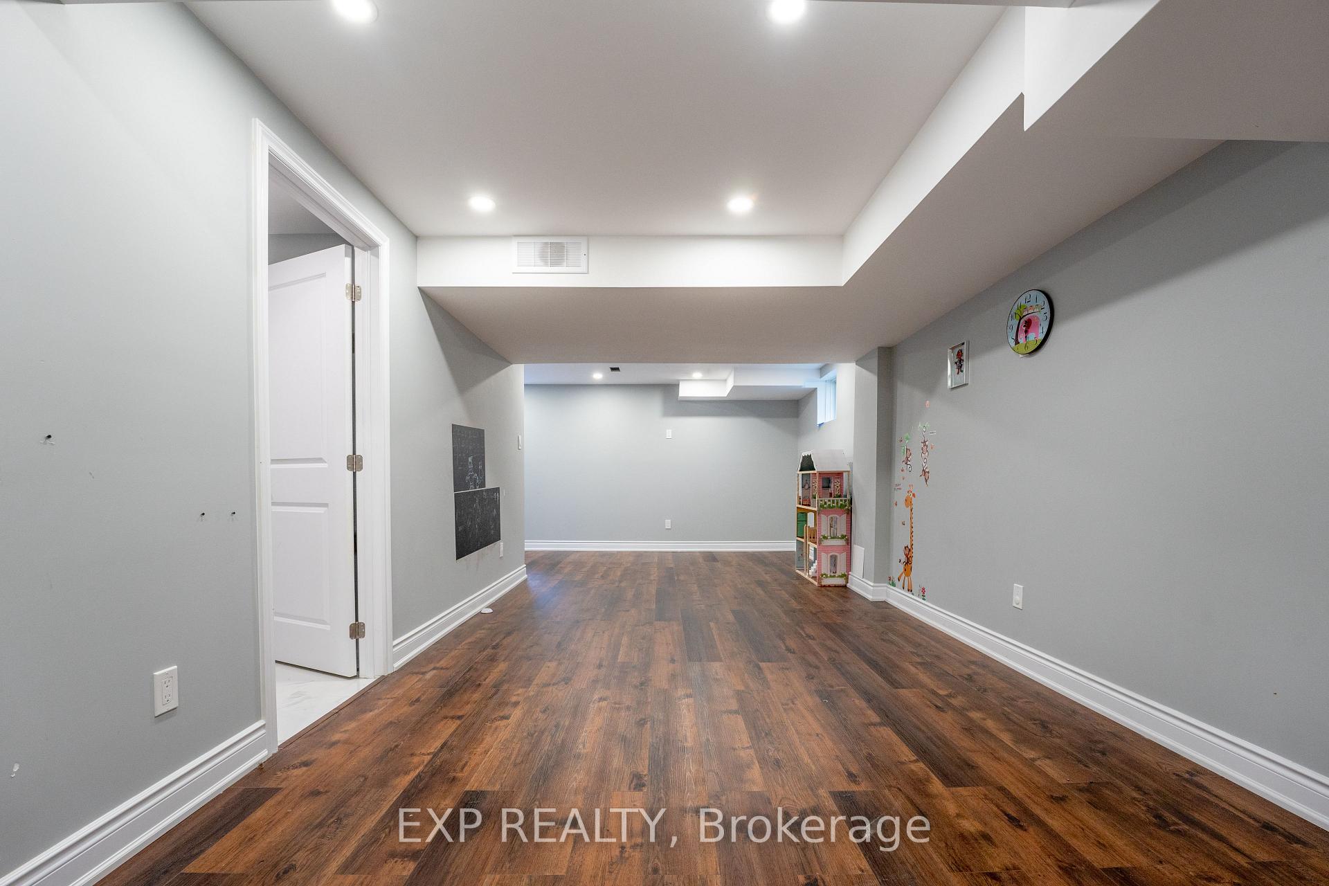 Photo 22 of 4800 Capri Crescent, Burlington, Alton — HOMEH