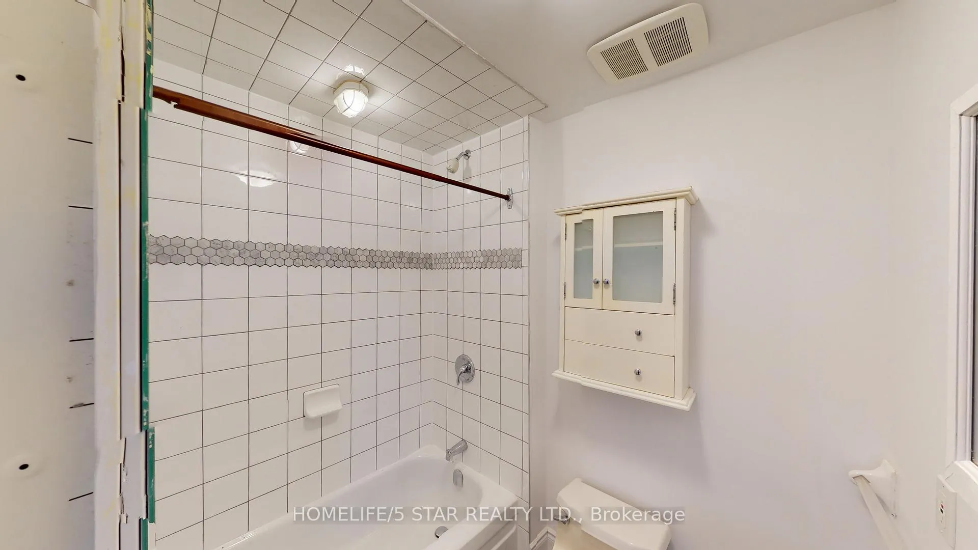 Photo 8 of Unit 202, 1152 Gerrard Street E, Toronto, South Riverdale — HOMEH