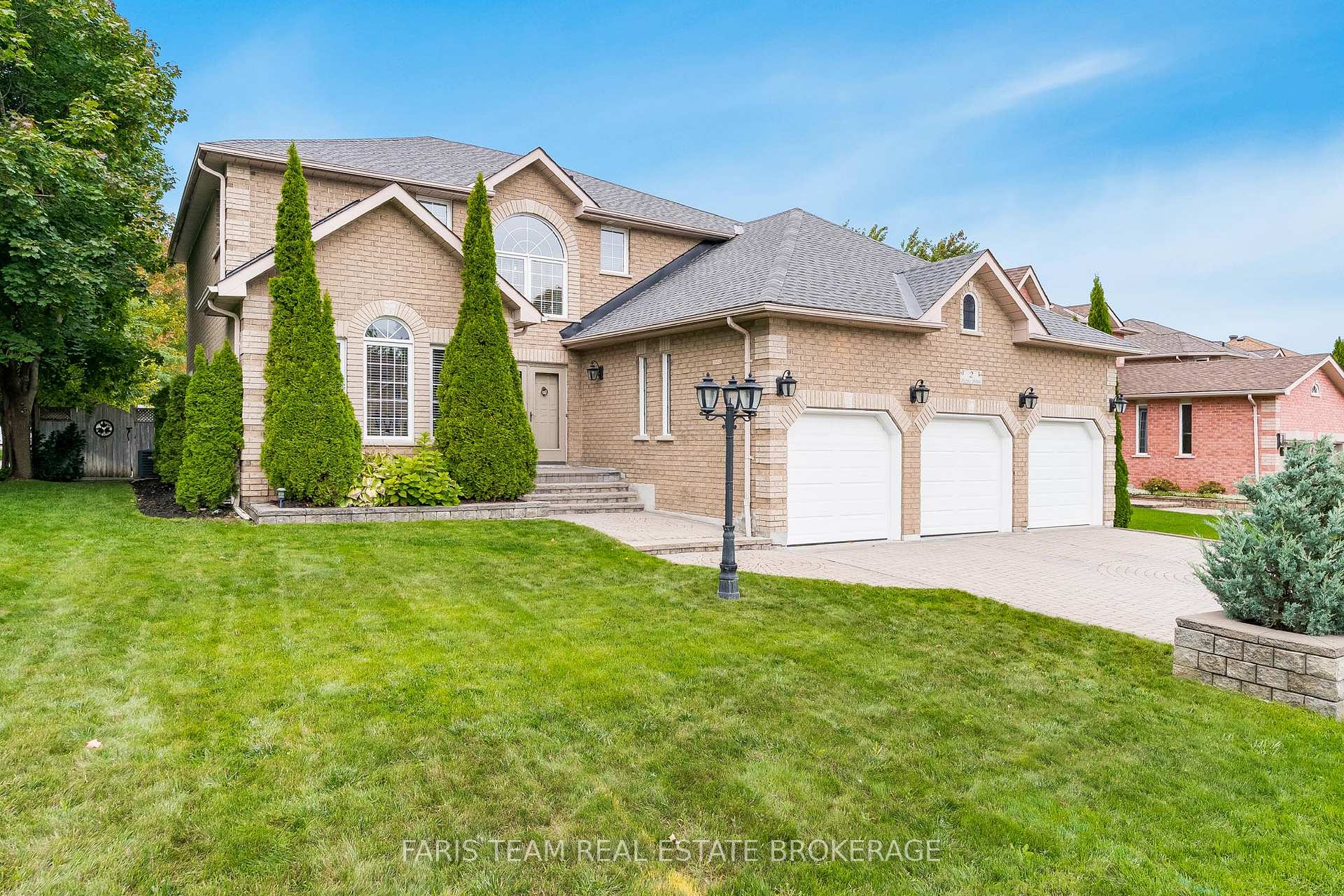 Photo 4 of 2 Sumac Street, Barrie, Bayshore — HOMEH