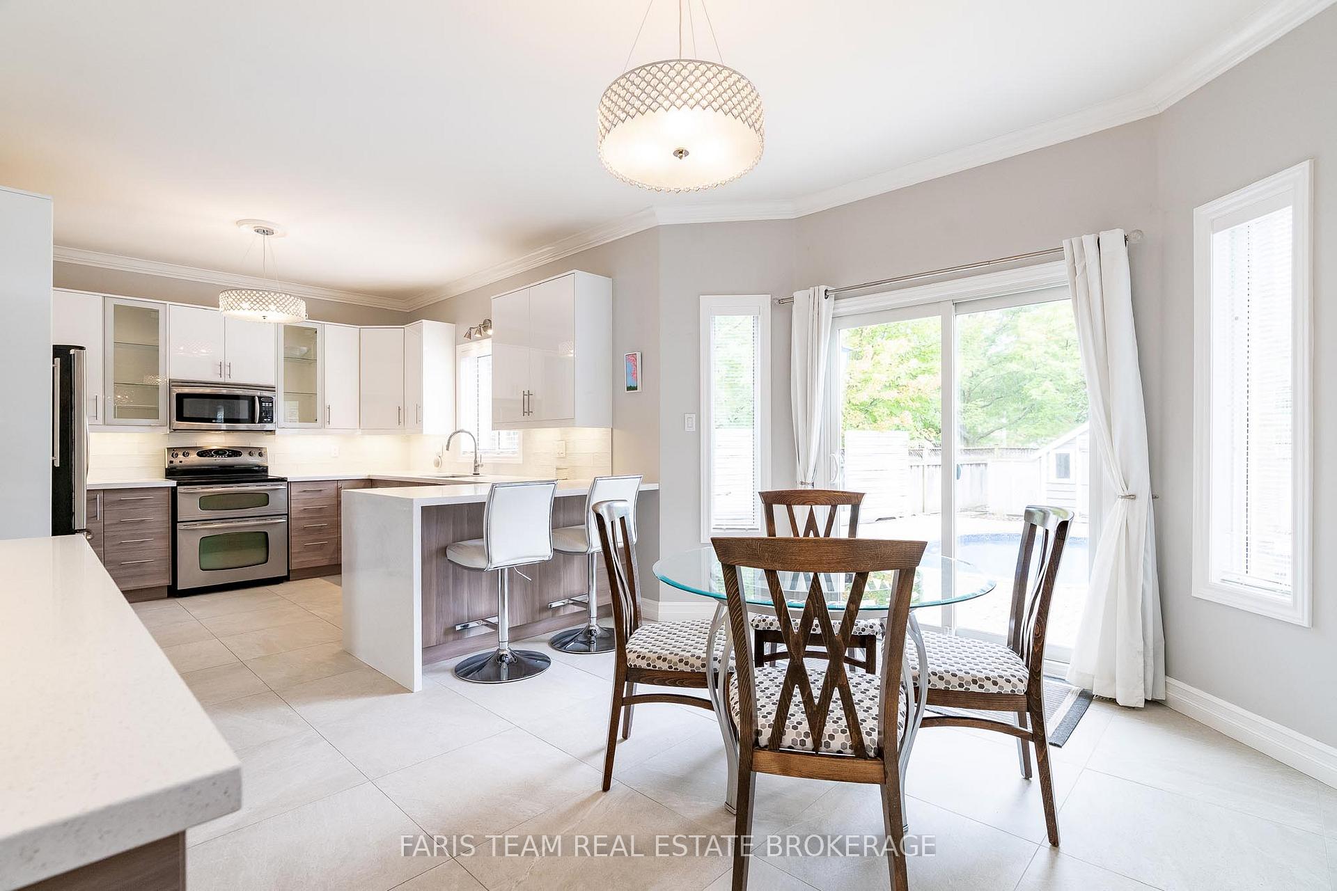 Photo 5 of 2 Sumac Street, Barrie, Bayshore — HOMEH