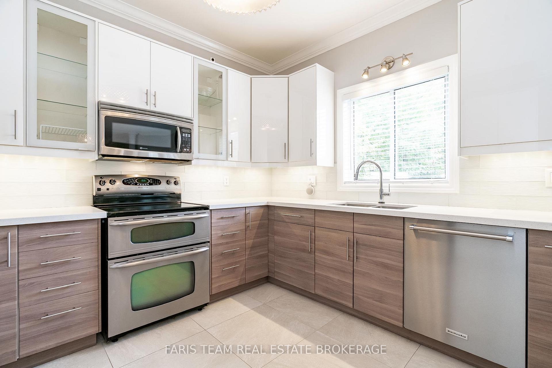 Photo 8 of 2 Sumac Street, Barrie, Bayshore — HOMEH
