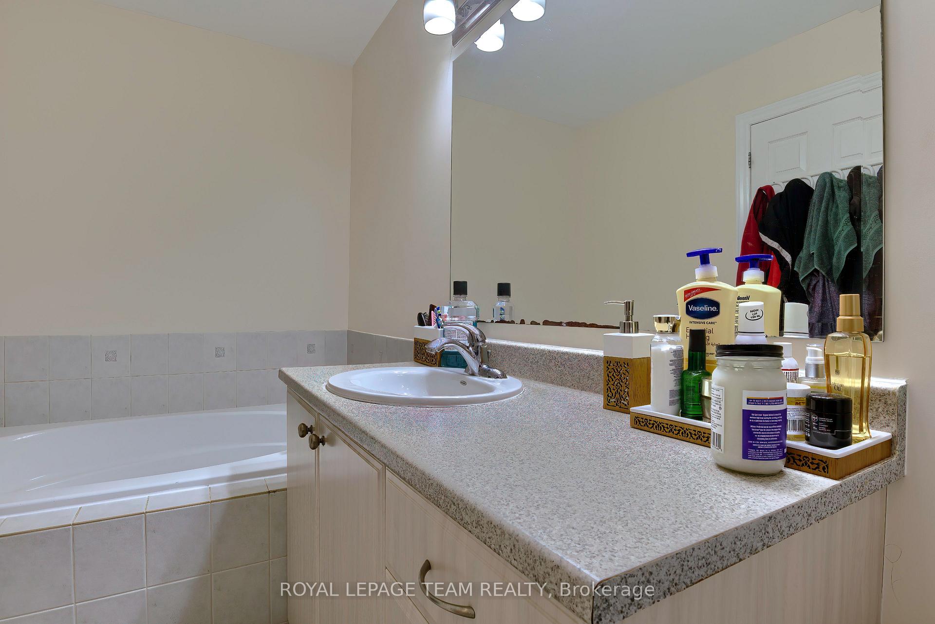 Photo 13 of 281 Serena Way, Ottawa, Barrhaven - Strandherd — HOMEH