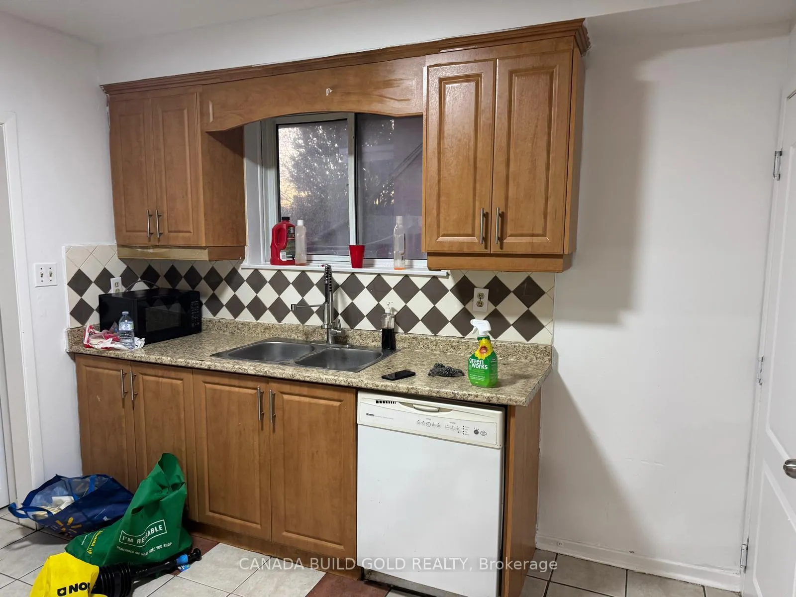 Photo 3 of 43 Aloma Crescent, Brampton, Avondale — HOMEH