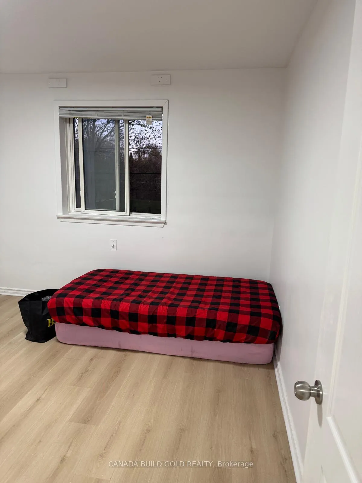 Photo 4 of 43 Aloma Crescent, Brampton, Avondale — HOMEH