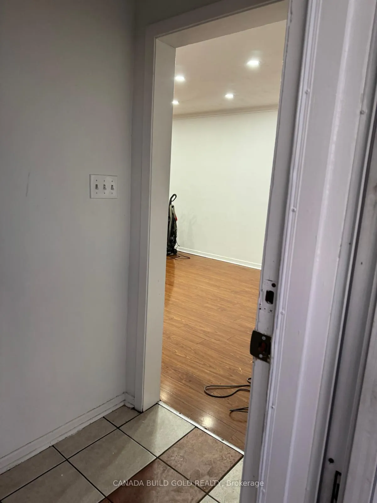 Photo 17 of 43 Aloma Crescent, Brampton, Avondale — HOMEH