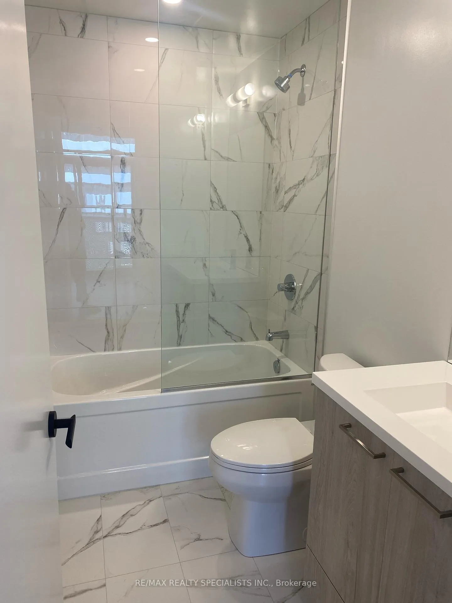 Photo 9 of Unit 5202, 225 Commerce Street, Vaughan, Vaughan Corporate Centre — HOMEH