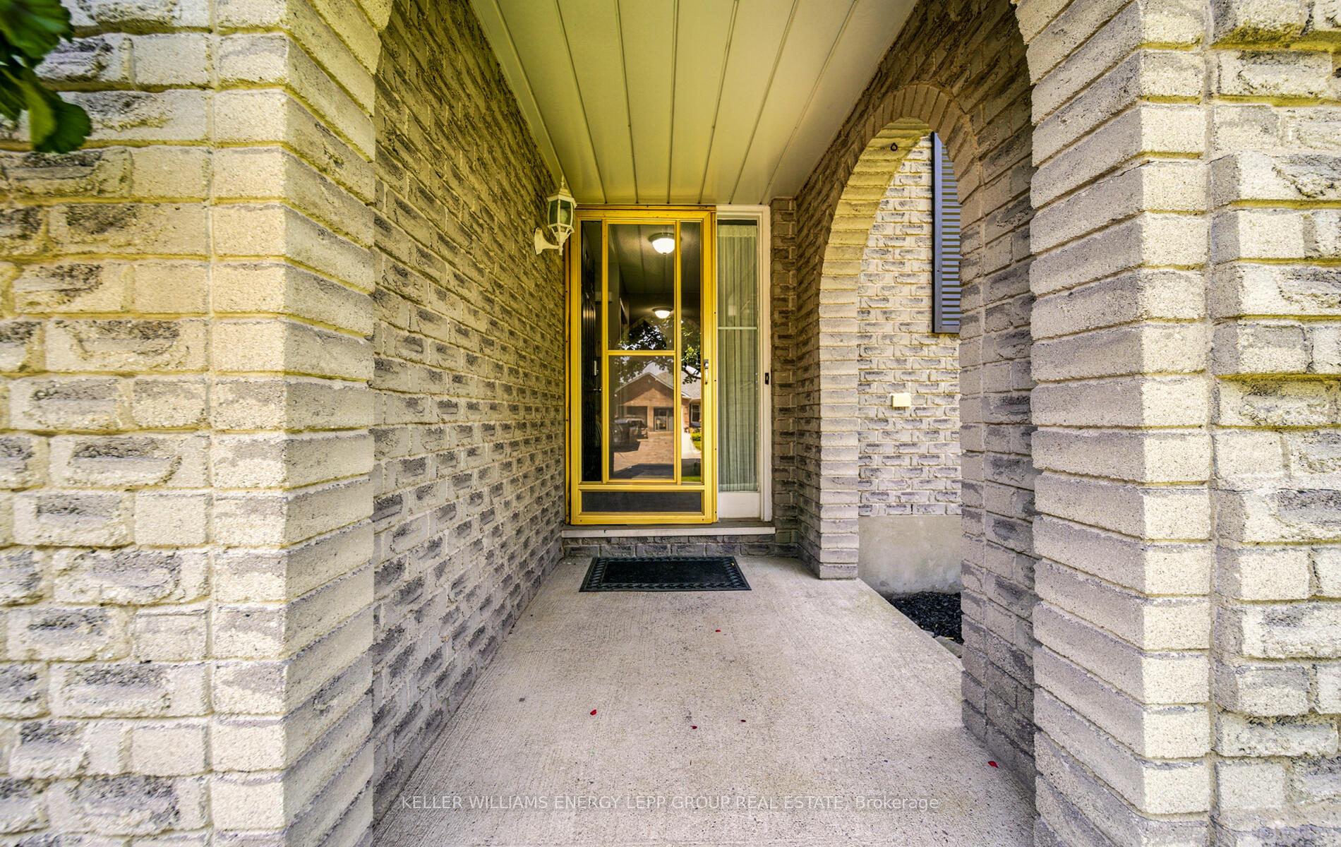 Photo 3 of 67 Foxhunt Trail, Clarington, Courtice — HOMEH