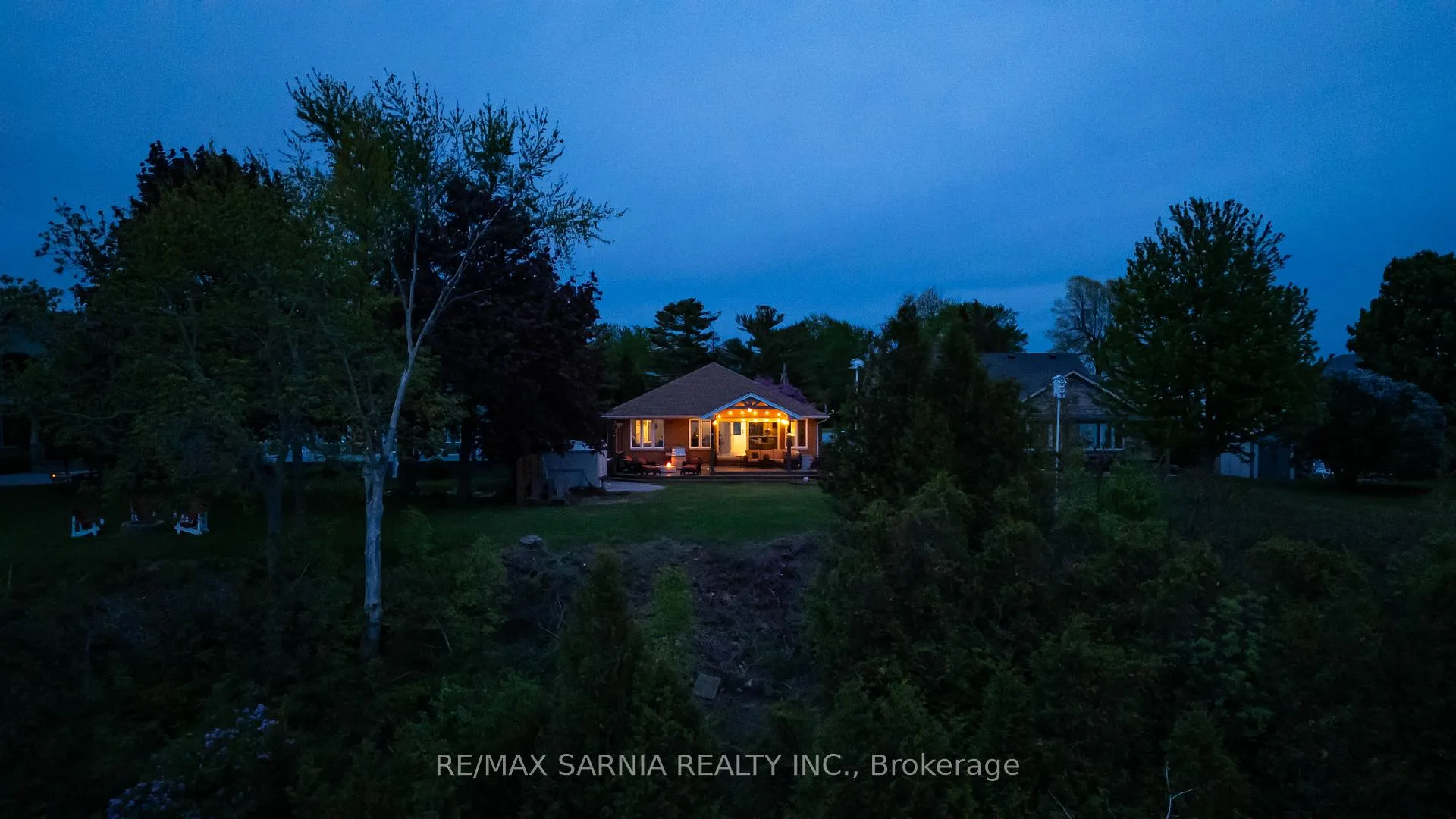 Photo 4 of 4062 Bluepoint Drive, Plympton-Wyoming, Plympton Wyoming — HOMEH