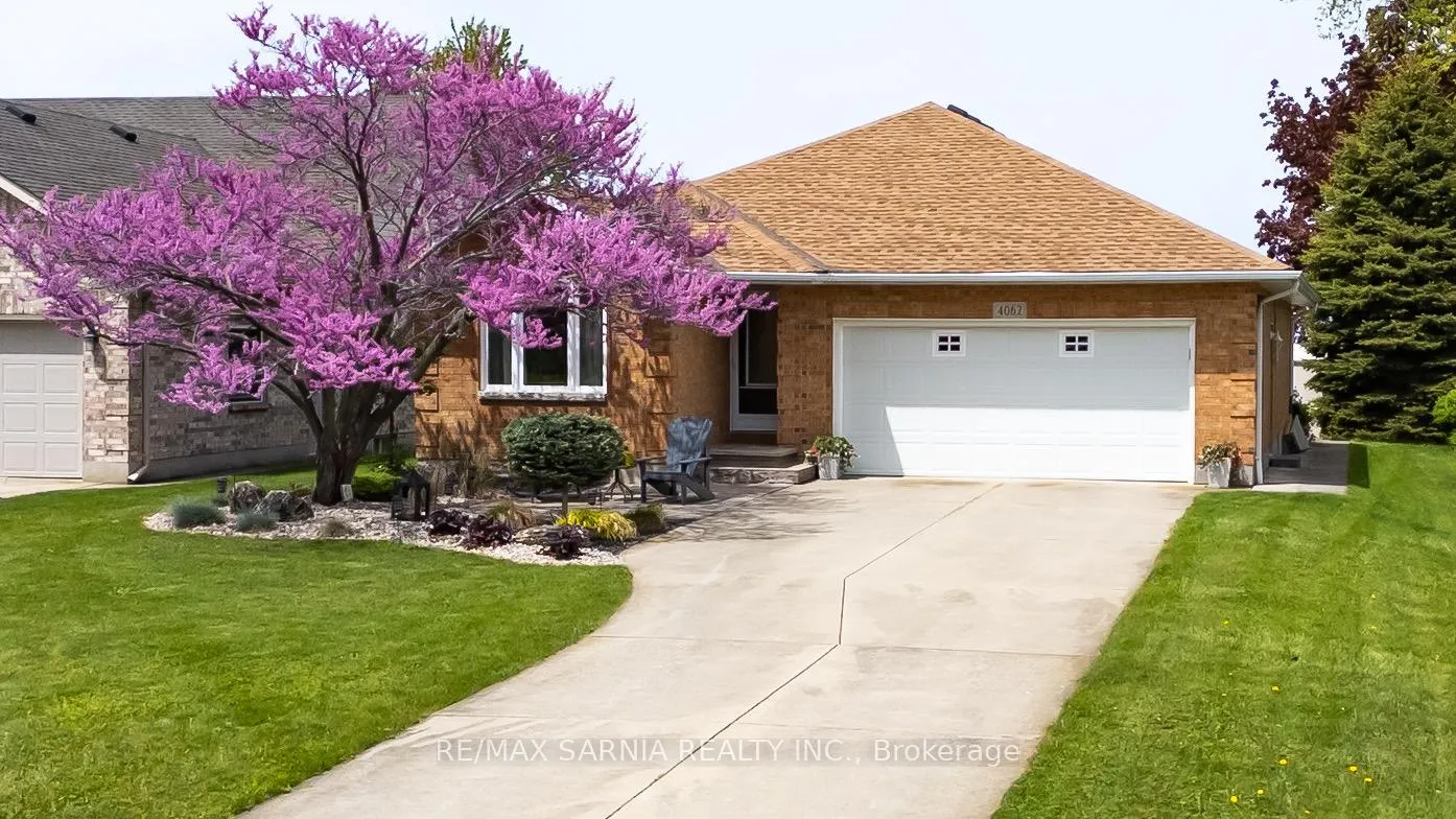 Photo 5 of 4062 Bluepoint Drive, Plympton-Wyoming, Plympton Wyoming — HOMEH
