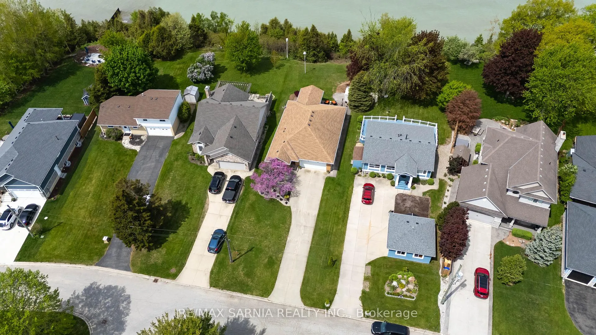 Photo 8 of 4062 Bluepoint Drive, Plympton-Wyoming, Plympton Wyoming — HOMEH