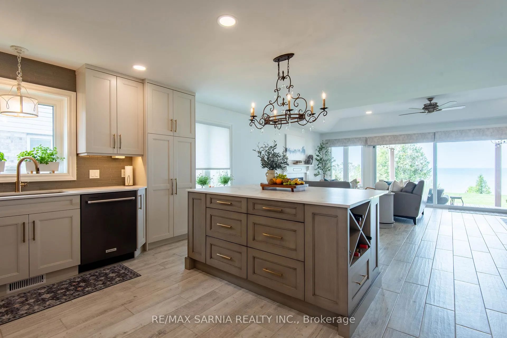 Photo 9 of 4062 Bluepoint Drive, Plympton-Wyoming, Plympton Wyoming — HOMEH