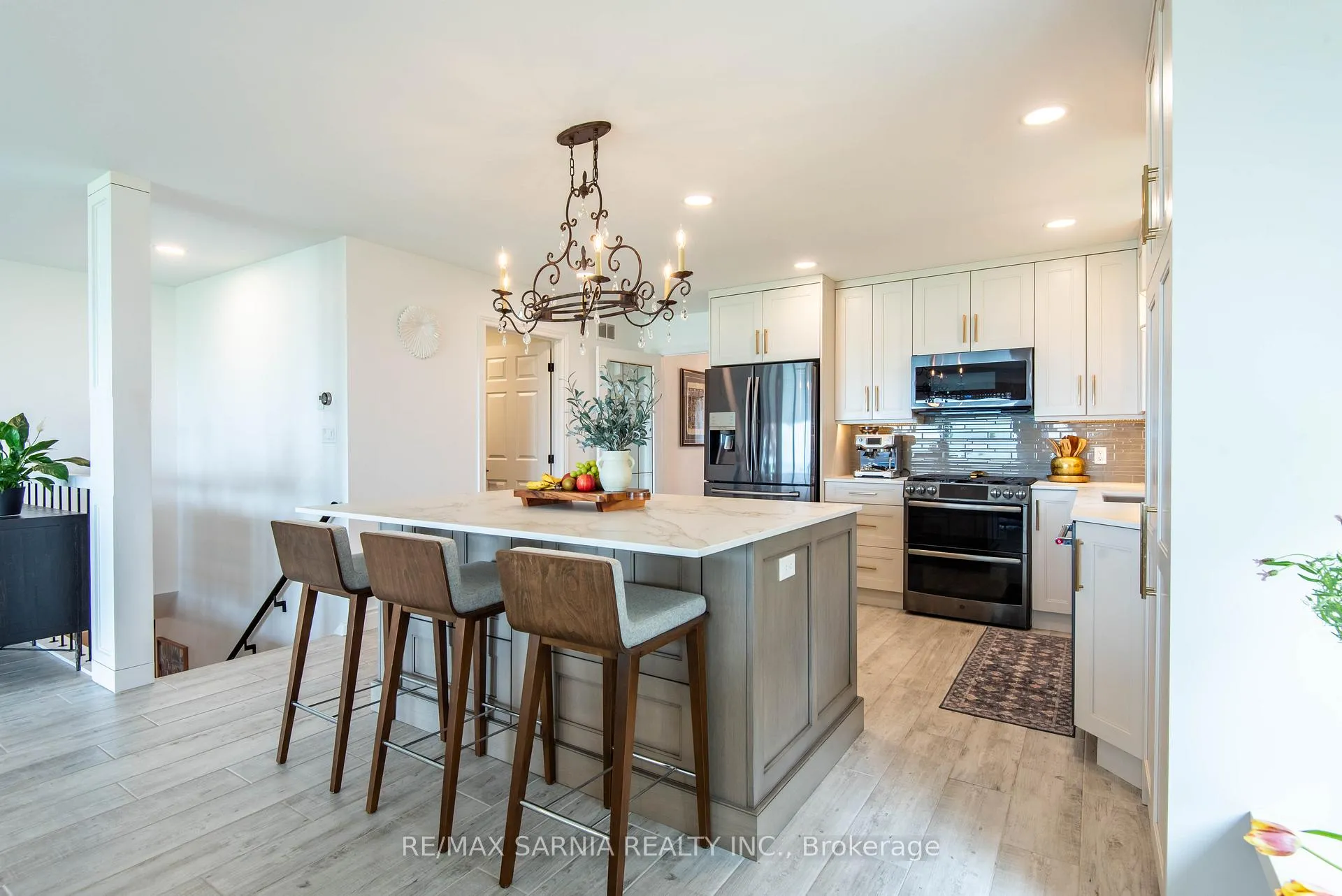 Photo 12 of 4062 Bluepoint Drive, Plympton-Wyoming, Plympton Wyoming — HOMEH