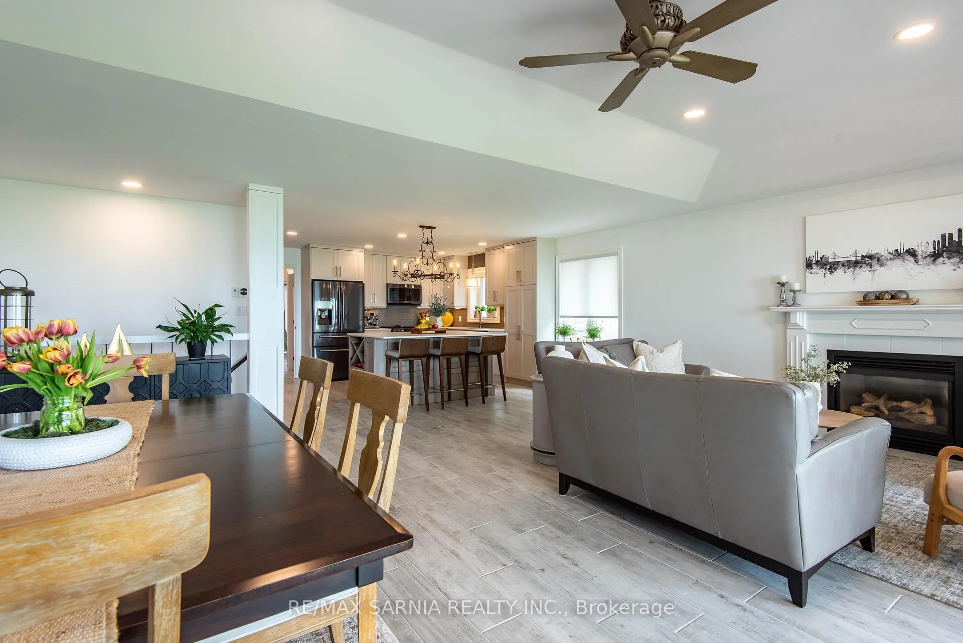 Photo 14 of 4062 Bluepoint Drive, Plympton-Wyoming, Plympton Wyoming — HOMEH