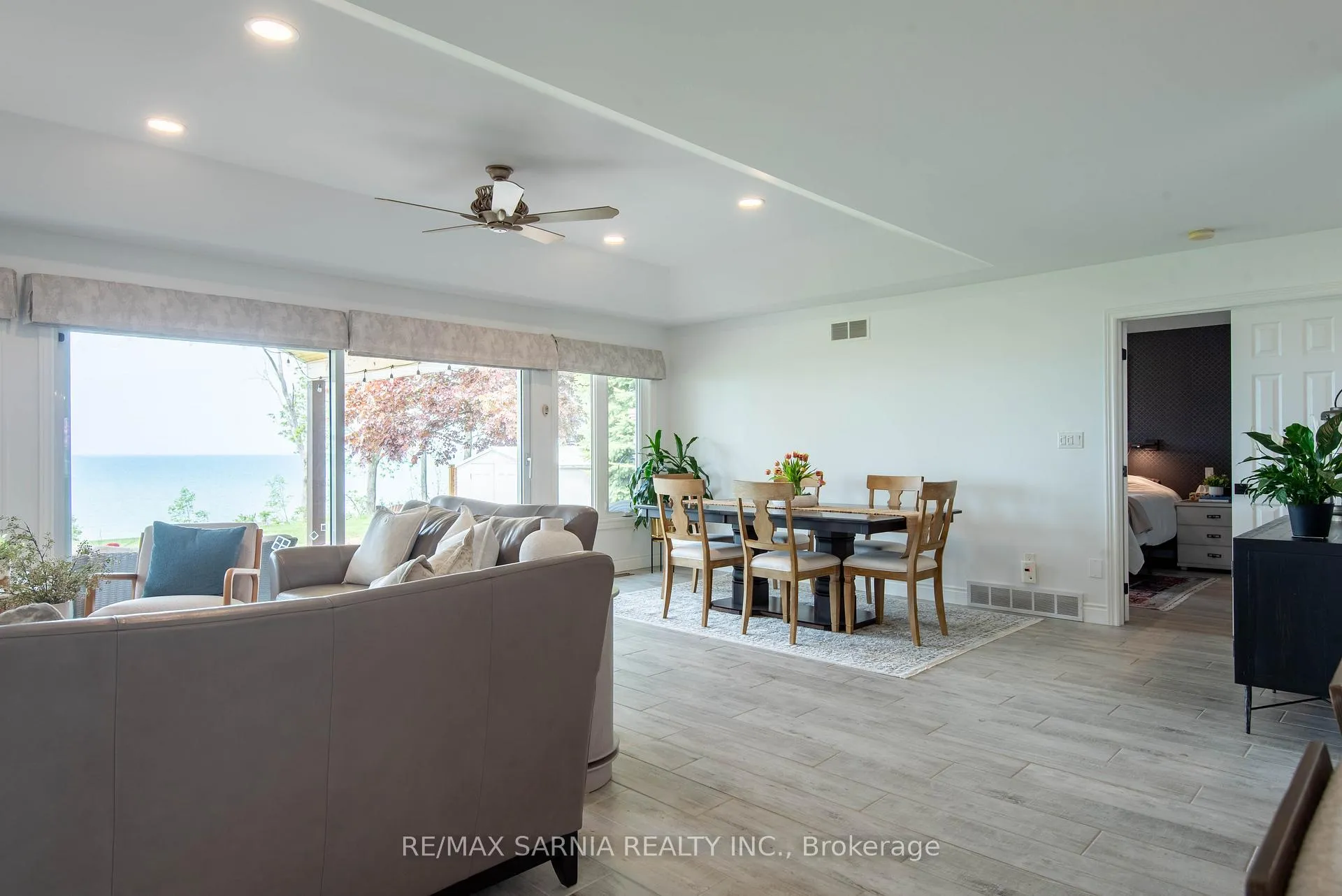 Photo 15 of 4062 Bluepoint Drive, Plympton-Wyoming, Plympton Wyoming — HOMEH