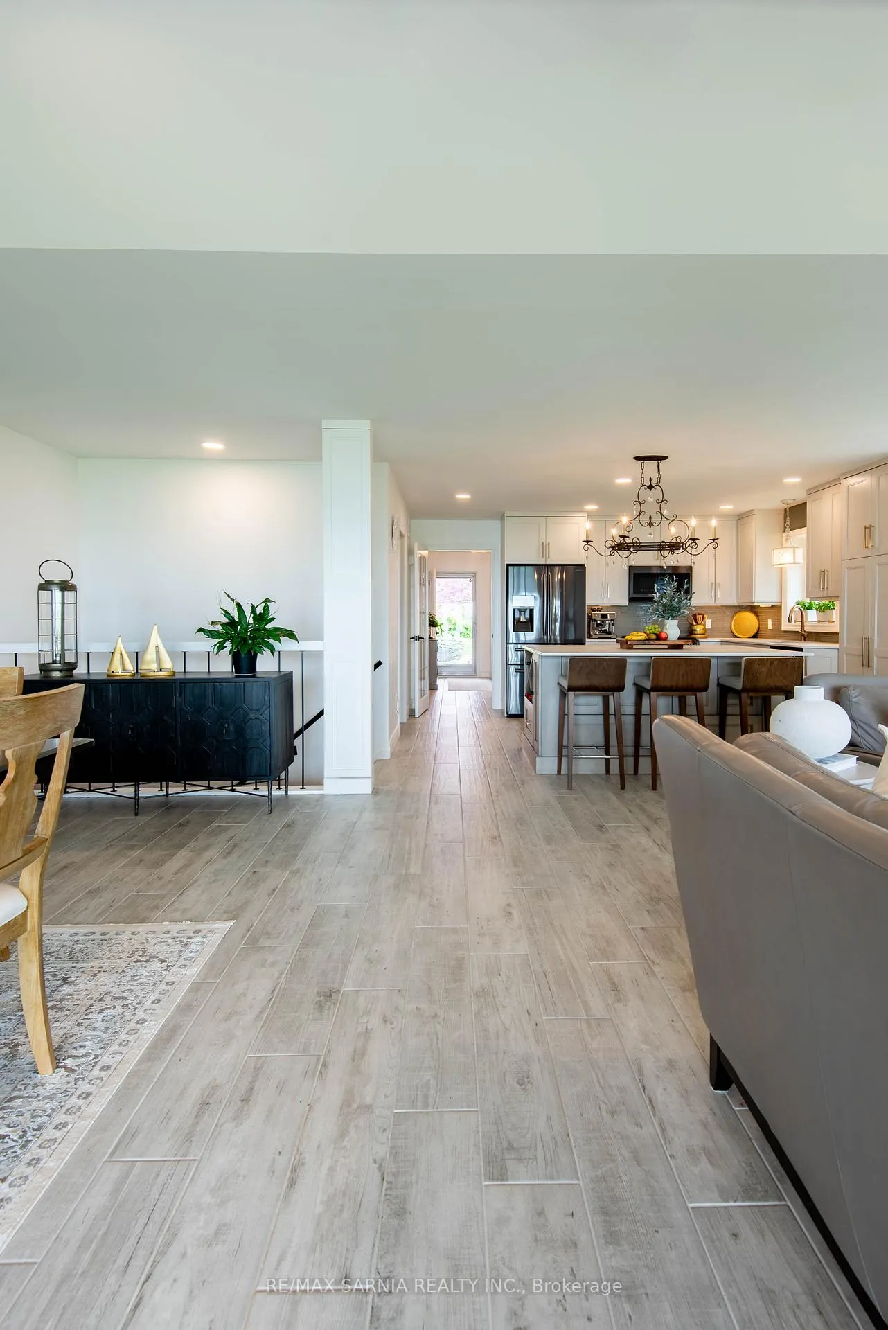 Photo 17 of 4062 Bluepoint Drive, Plympton-Wyoming, Plympton Wyoming — HOMEH
