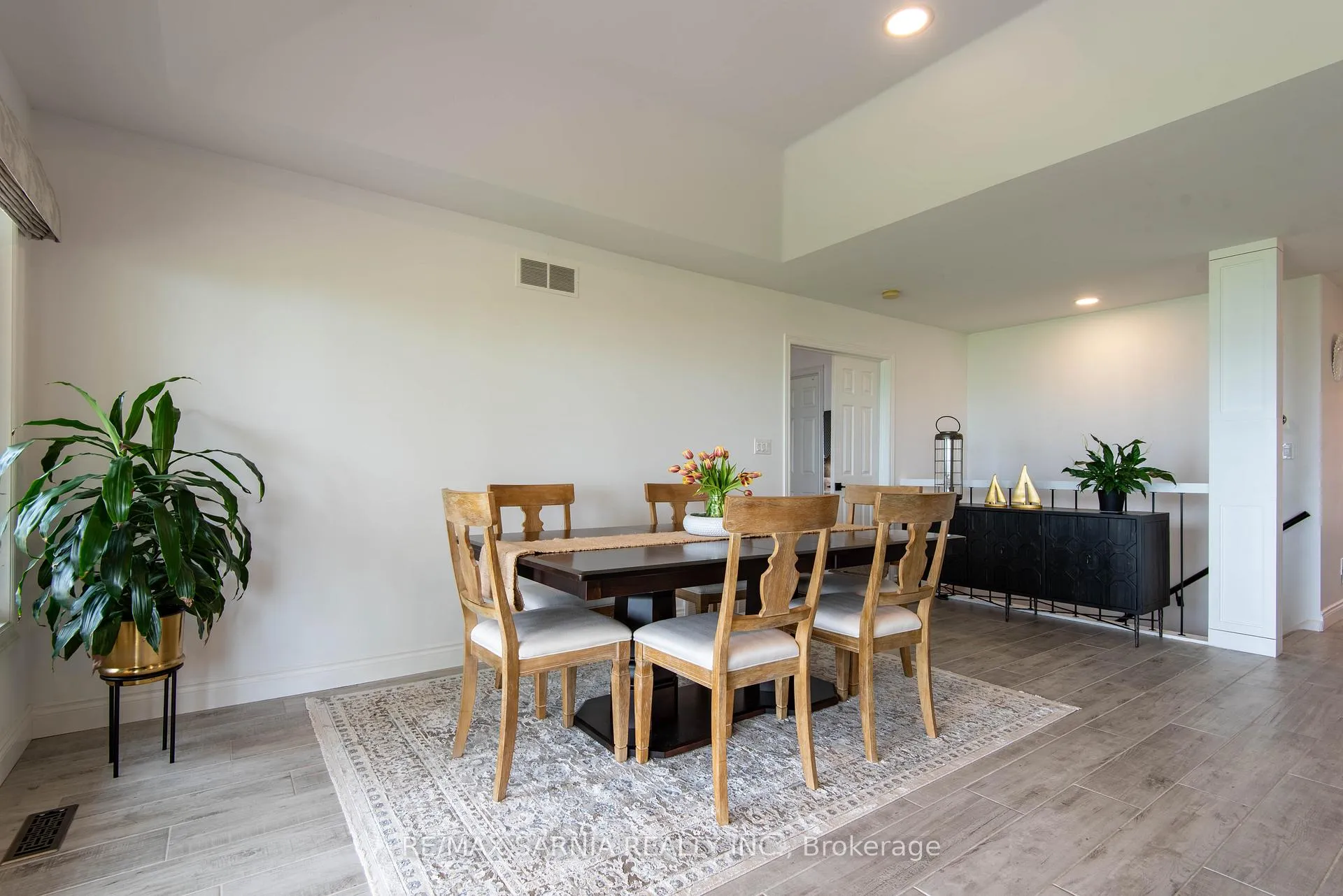 Photo 18 of 4062 Bluepoint Drive, Plympton-Wyoming, Plympton Wyoming — HOMEH