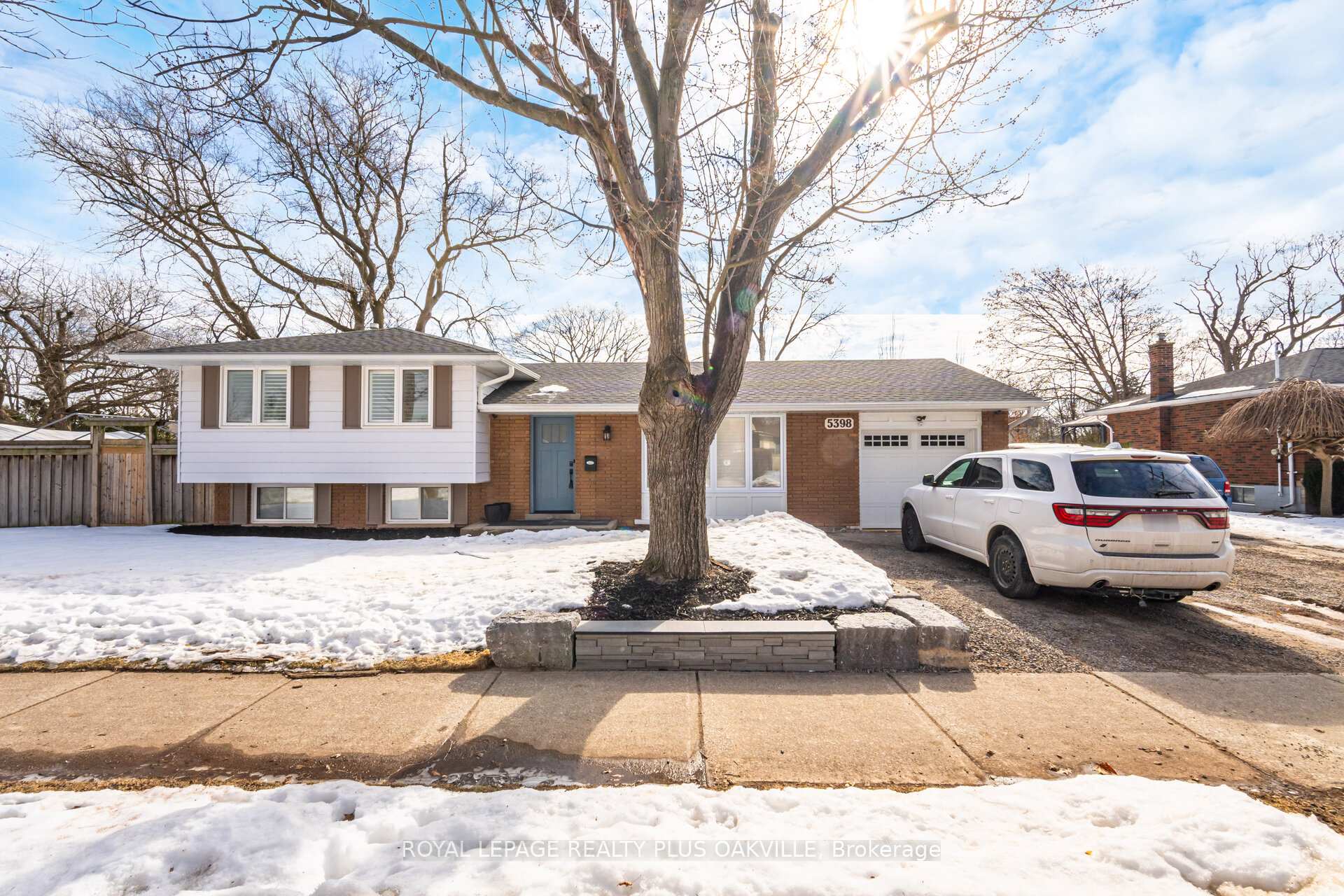 Photo 1 of 5398 Spruce Avenue, Burlington, Appleby — HOMEH