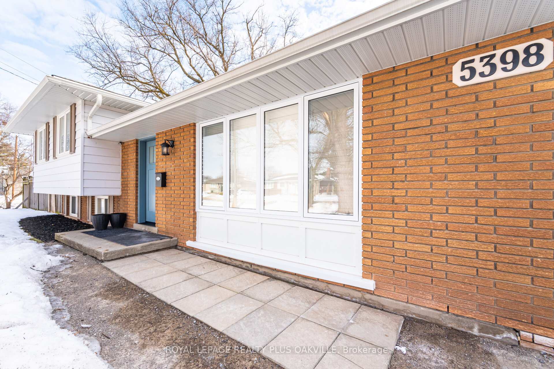 Photo 2 of 5398 Spruce Avenue, Burlington, Appleby — HOMEH