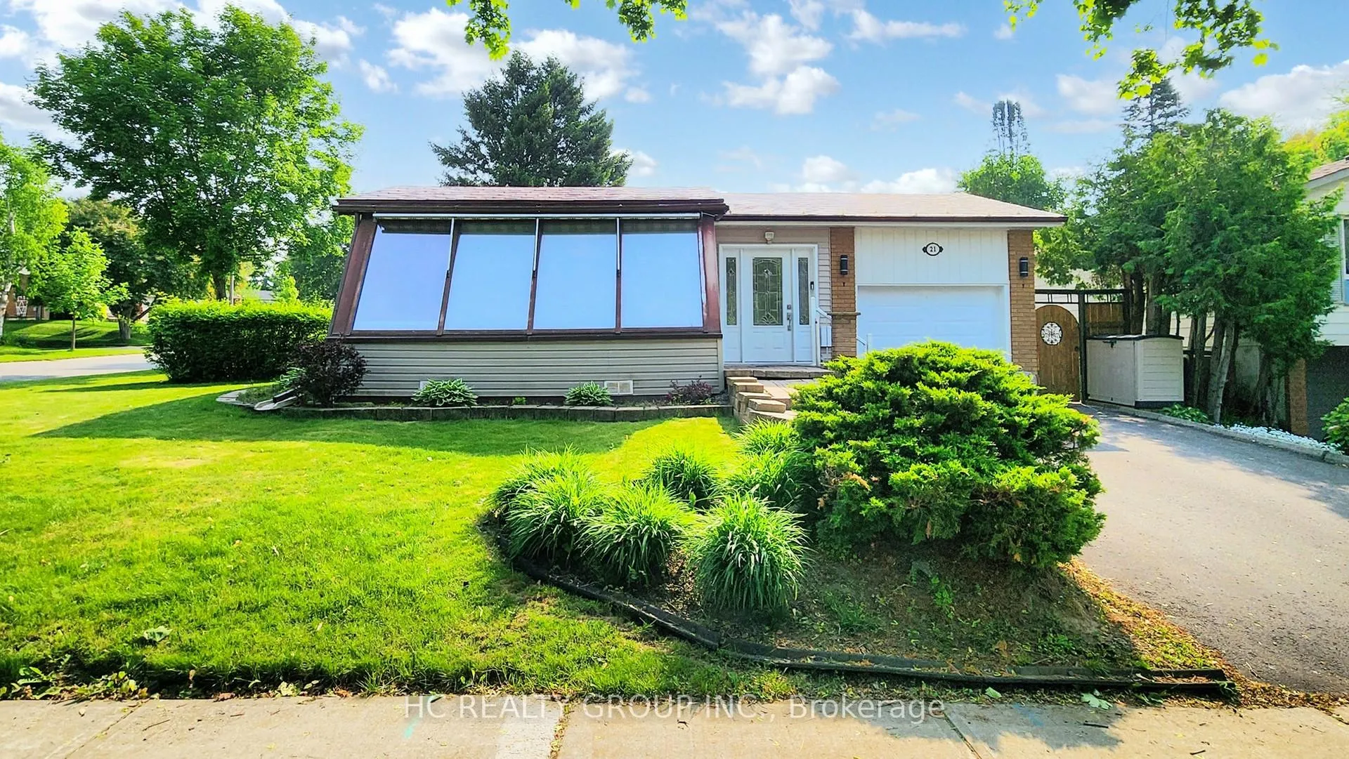 Photo 1 of 21 Sir Constantine Drive, Markham, Markham Village — HOMEH