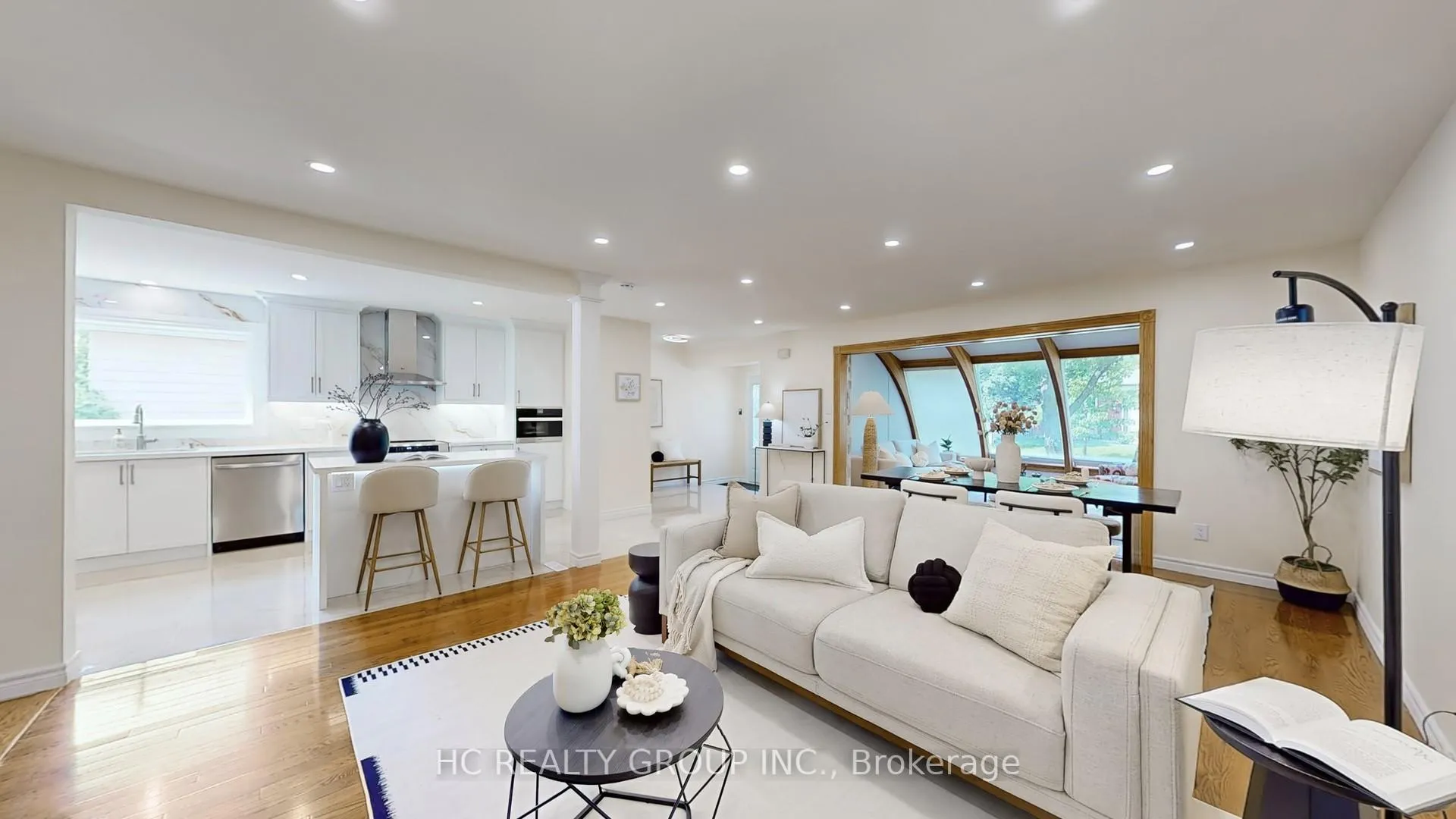 Photo 4 of 21 Sir Constantine Drive, Markham, Markham Village — HOMEH