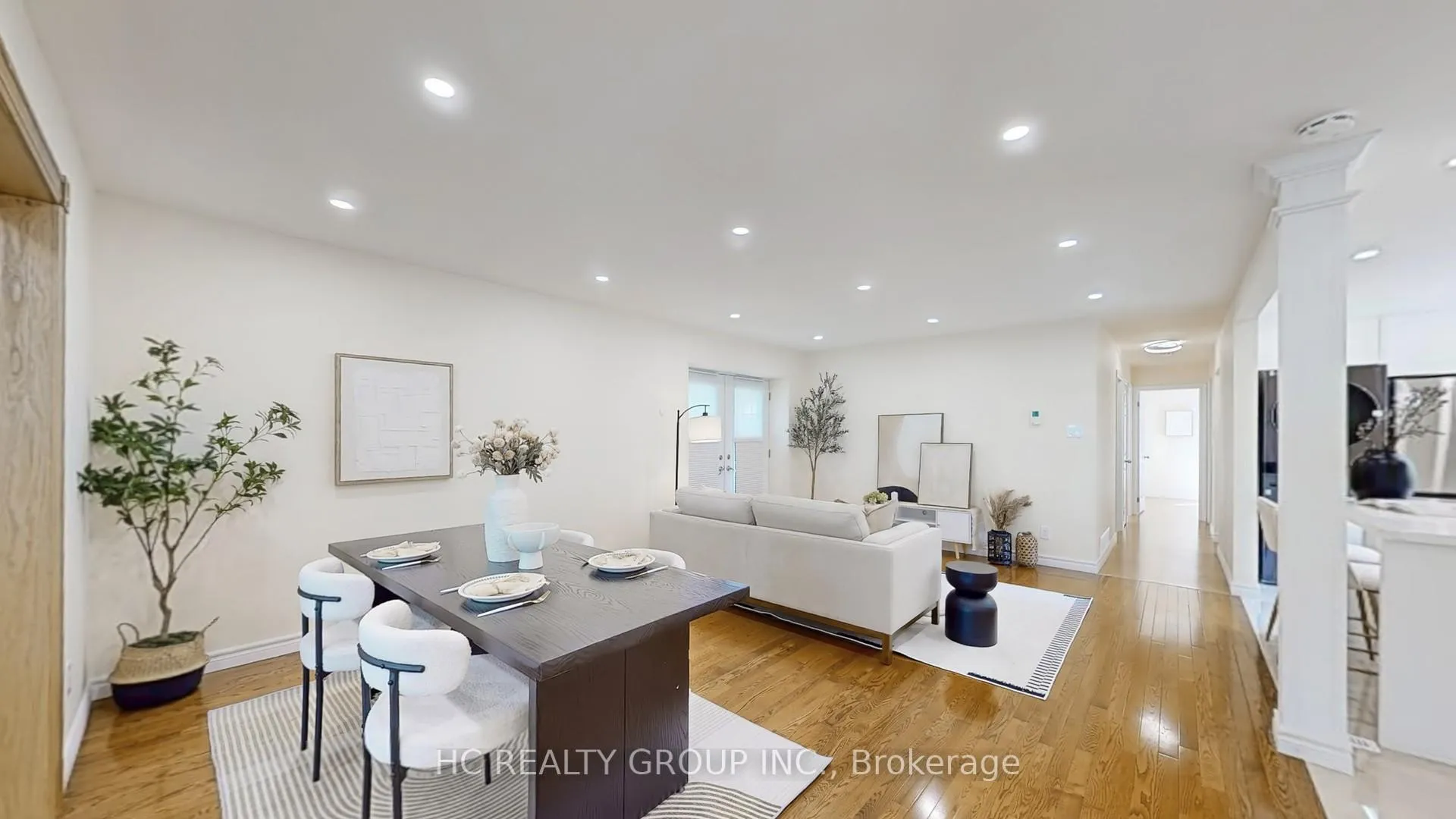 Photo 5 of 21 Sir Constantine Drive, Markham, Markham Village — HOMEH