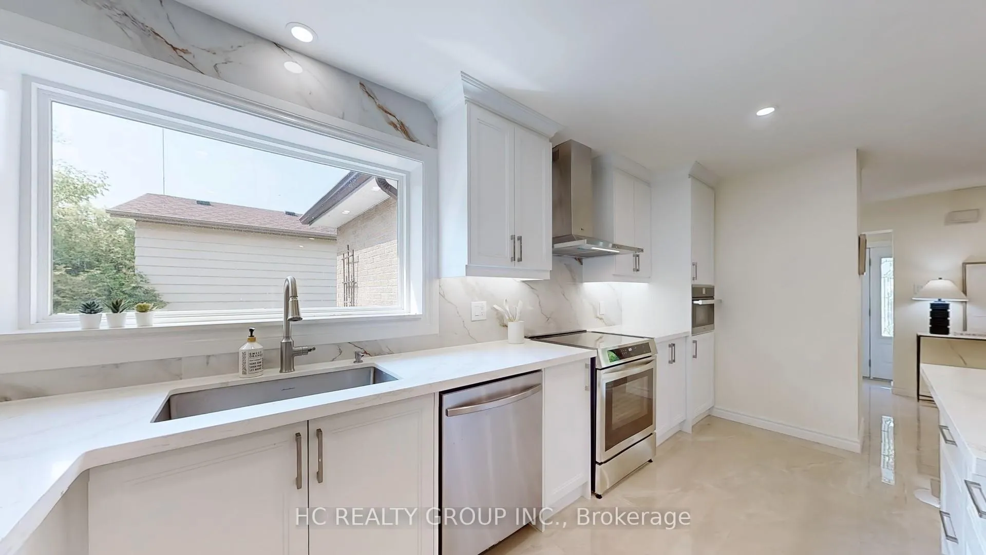 Photo 12 of 21 Sir Constantine Drive, Markham, Markham Village — HOMEH