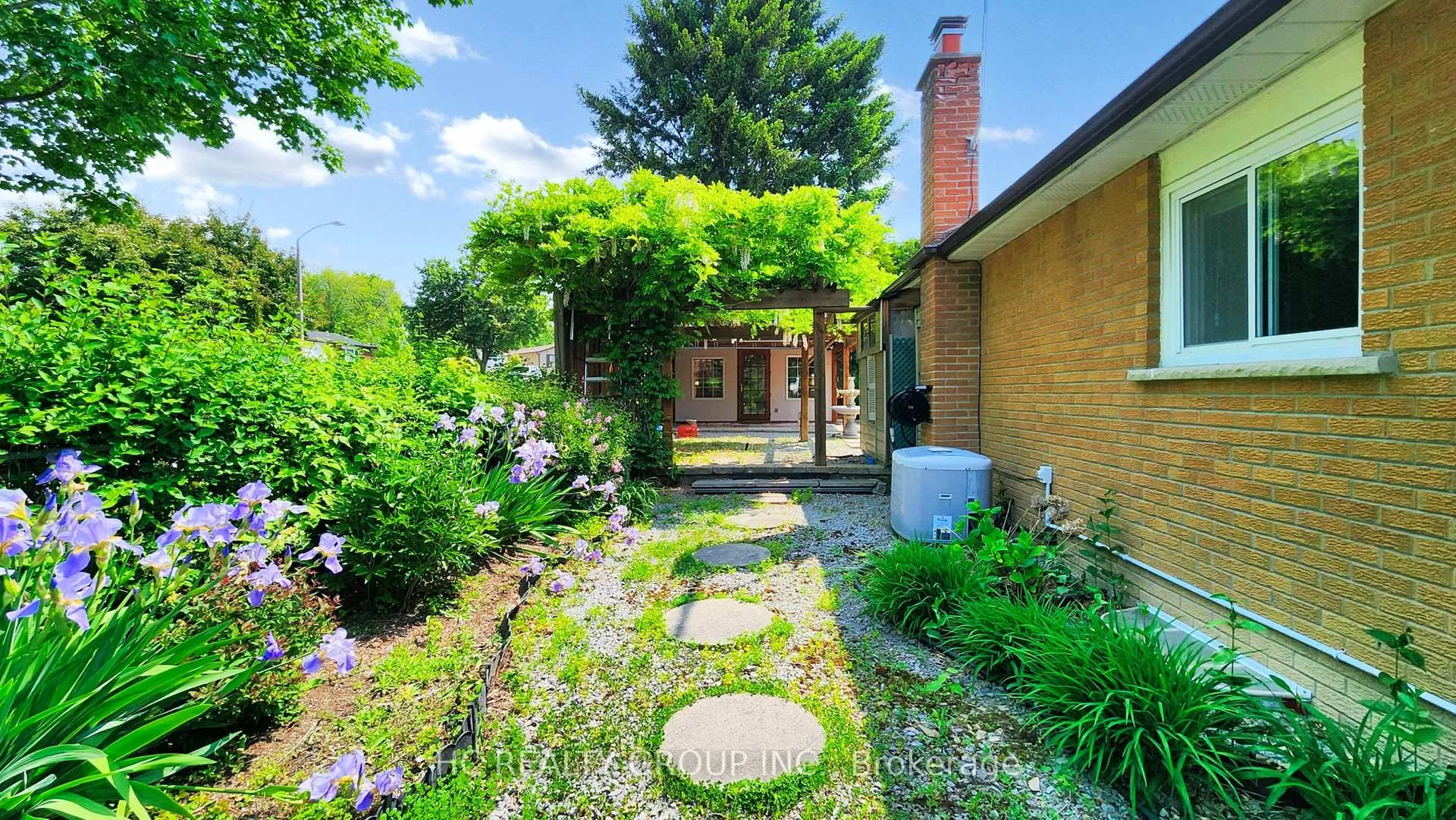 Photo 43 of 21 Sir Constantine Drive, Markham, Markham Village — HOMEH