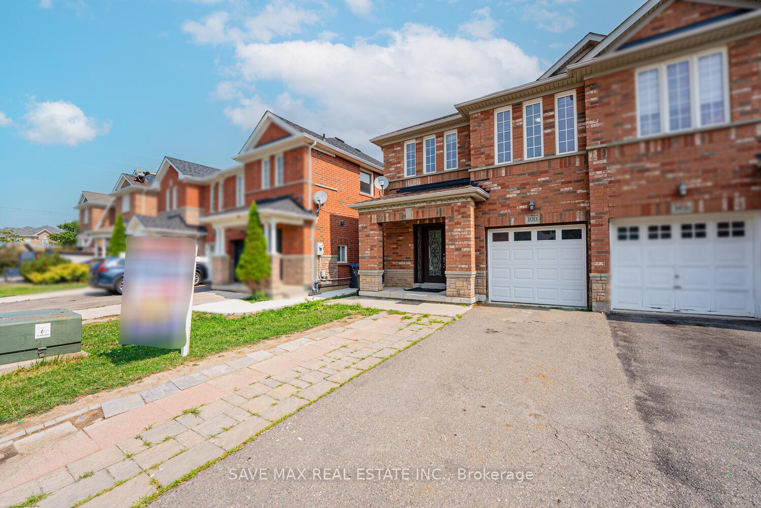 Photo 2 of 100 Bushmill Circle, Brampton, Fletcher's Meadow — HOMEH