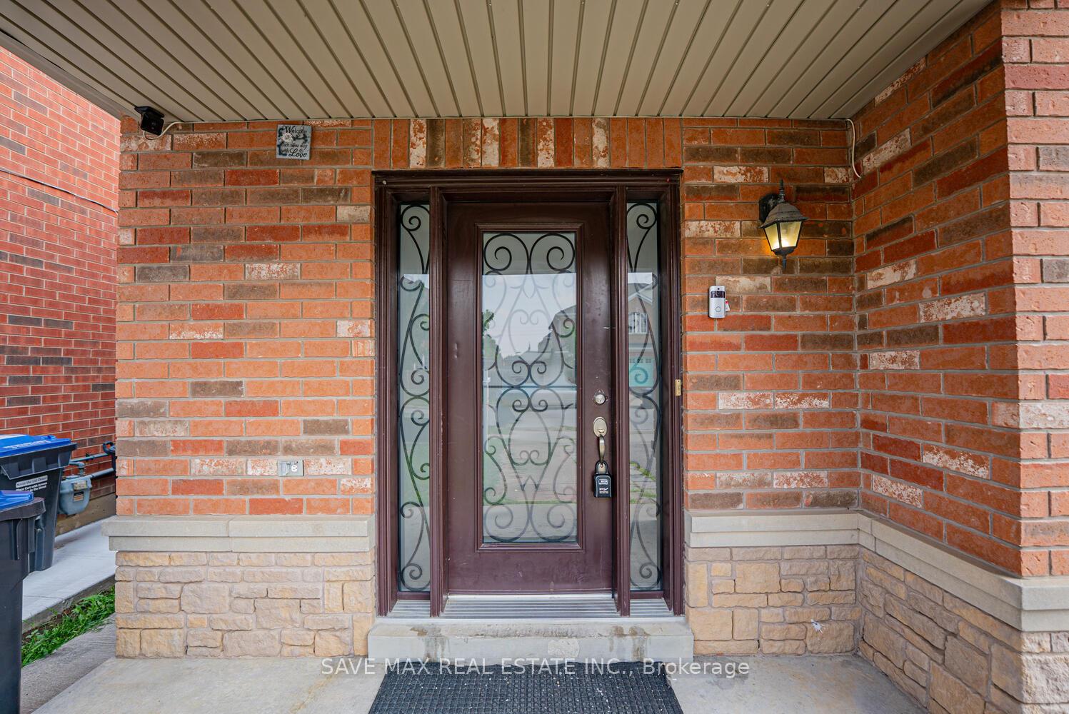 Photo 3 of 100 Bushmill Circle, Brampton, Fletcher's Meadow — HOMEH
