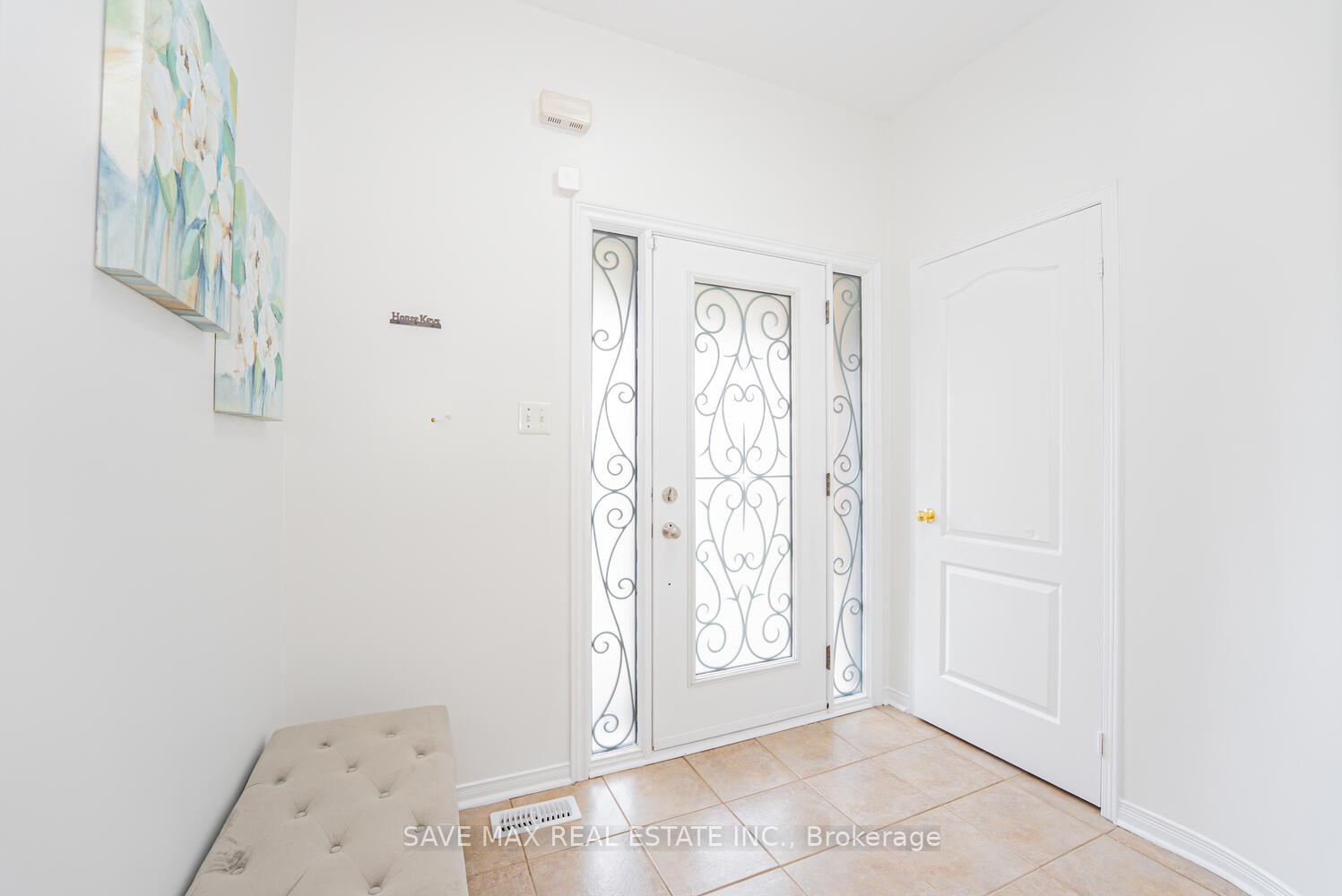 Photo 5 of 100 Bushmill Circle, Brampton, Fletcher's Meadow — HOMEH