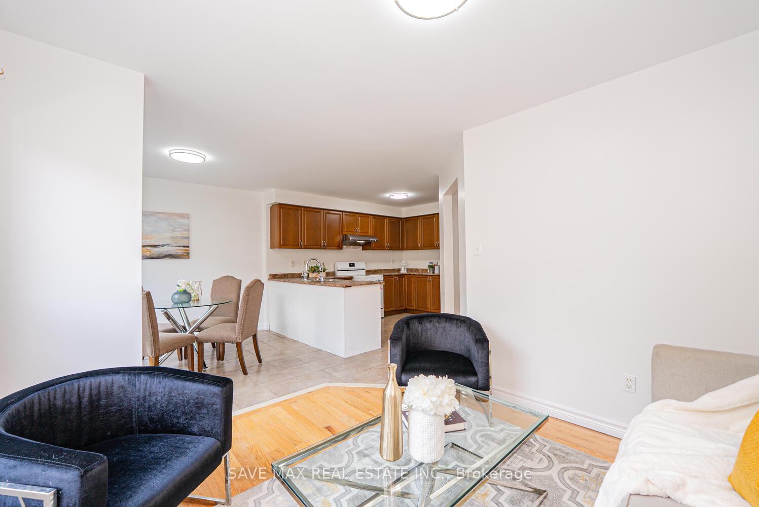 Photo 12 of 100 Bushmill Circle, Brampton, Fletcher's Meadow — HOMEH