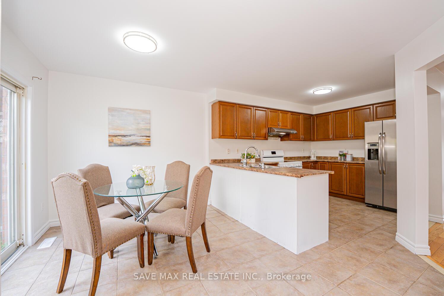 Photo 13 of 100 Bushmill Circle, Brampton, Fletcher's Meadow — HOMEH