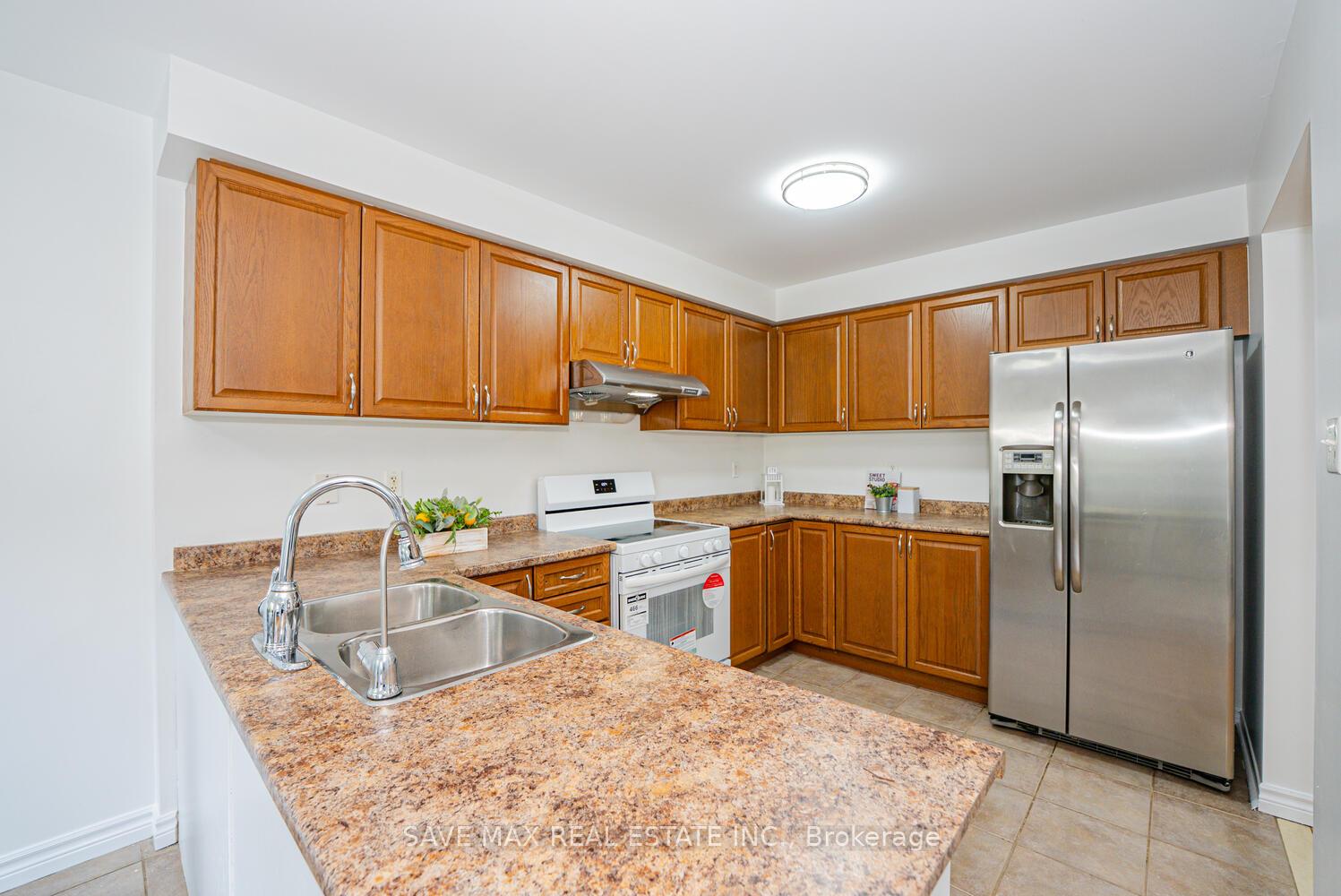 Photo 16 of 100 Bushmill Circle, Brampton, Fletcher's Meadow — HOMEH