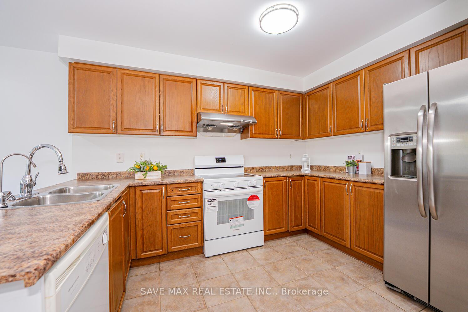 Photo 17 of 100 Bushmill Circle, Brampton, Fletcher's Meadow — HOMEH
