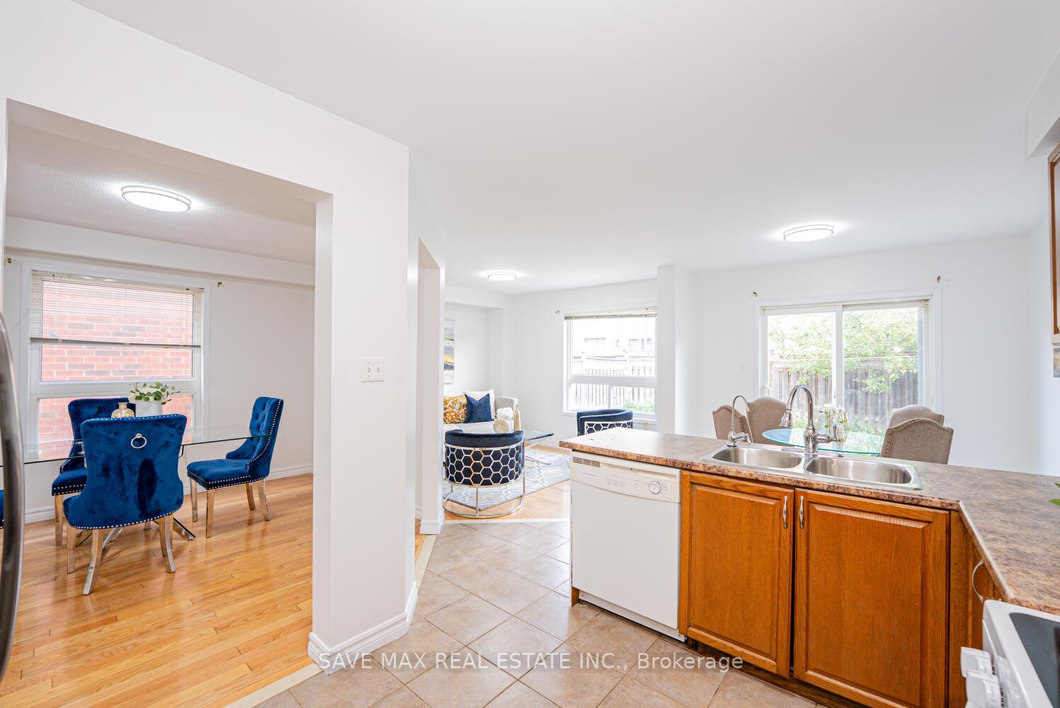 Photo 19 of 100 Bushmill Circle, Brampton, Fletcher's Meadow — HOMEH