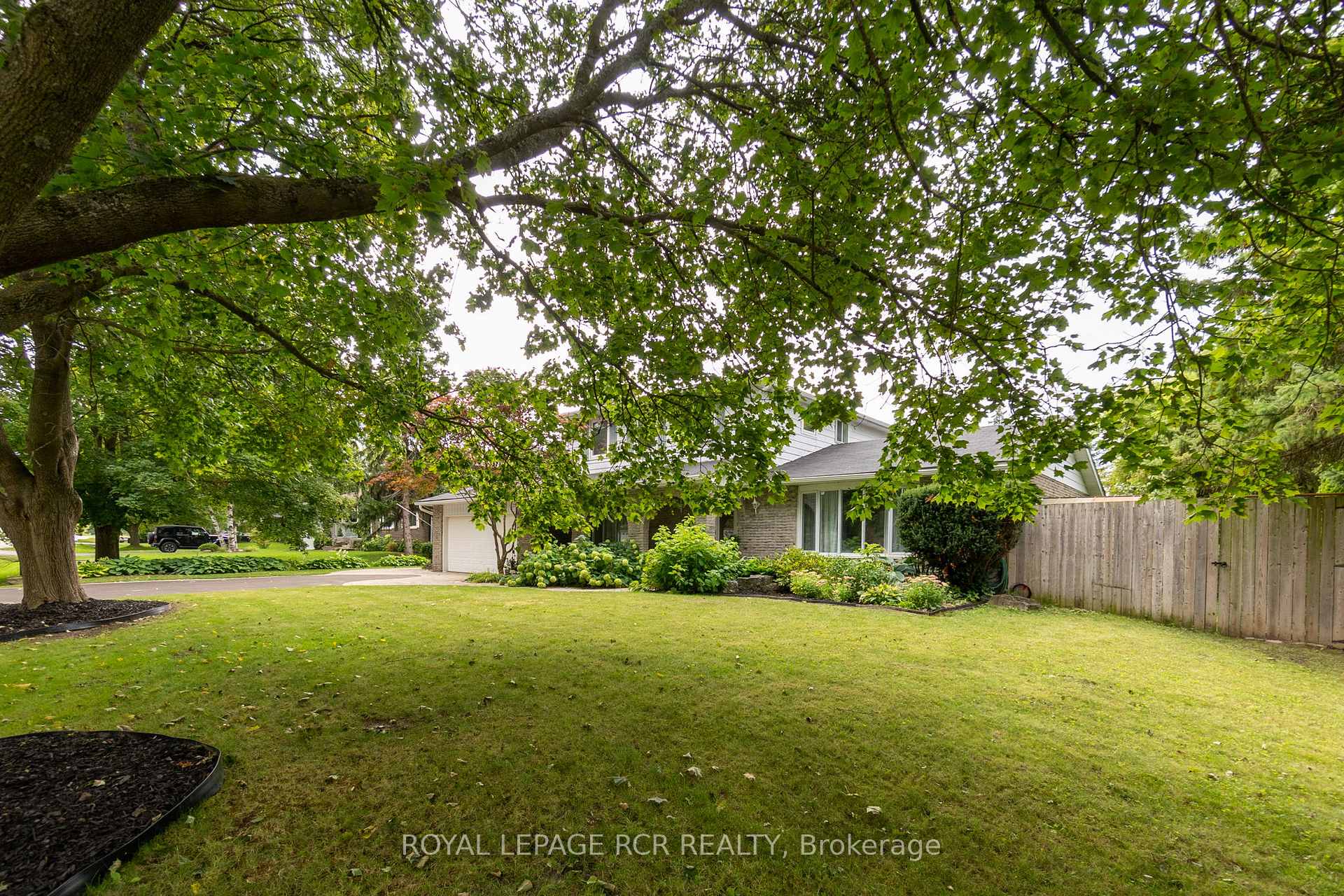 Photo 3 of 45 Westview Crescent, Caledon, Palgrave — HOMEH