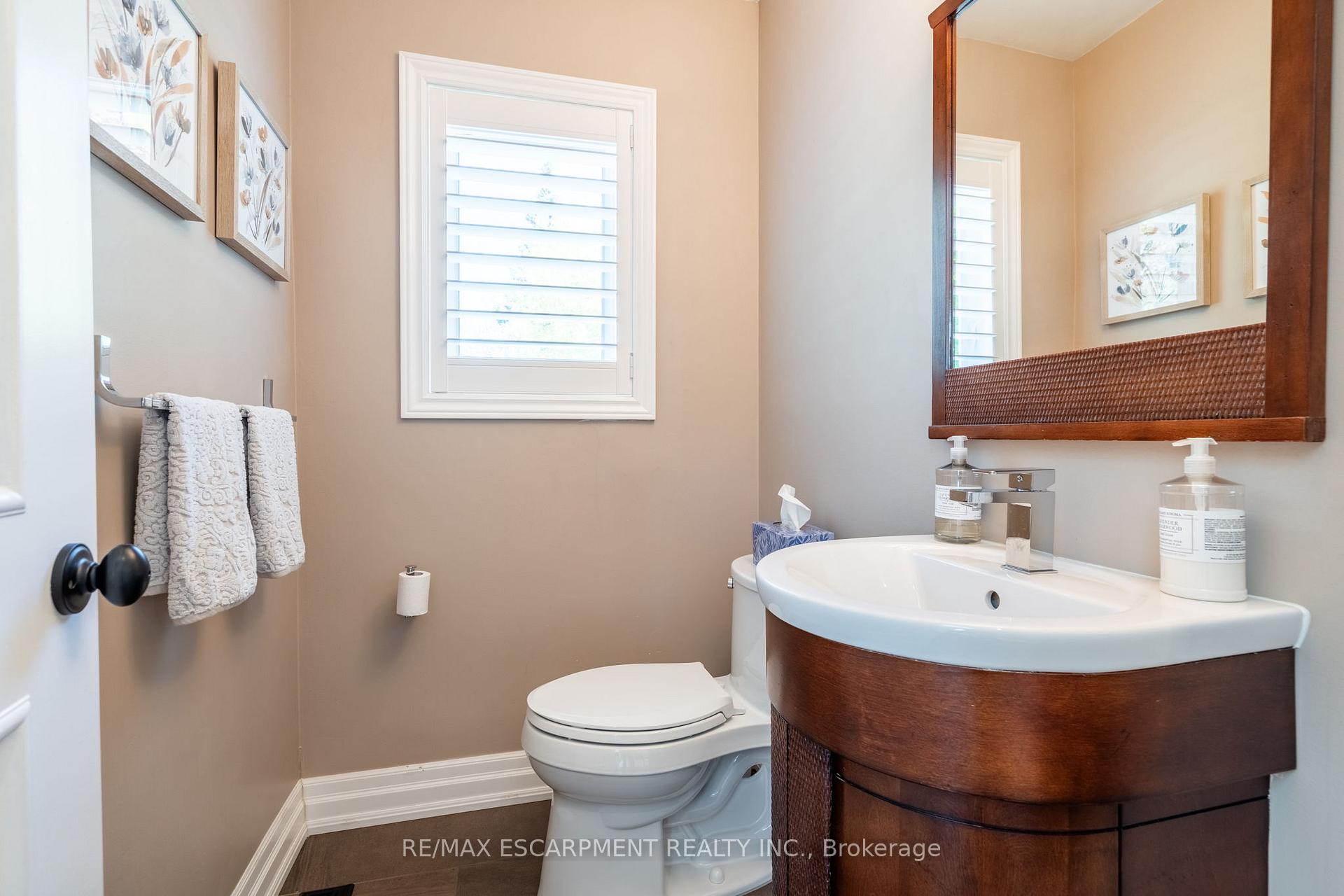 Photo 6 of 388 Wilson Avenue, Burlington, Shoreacres — HOMEH