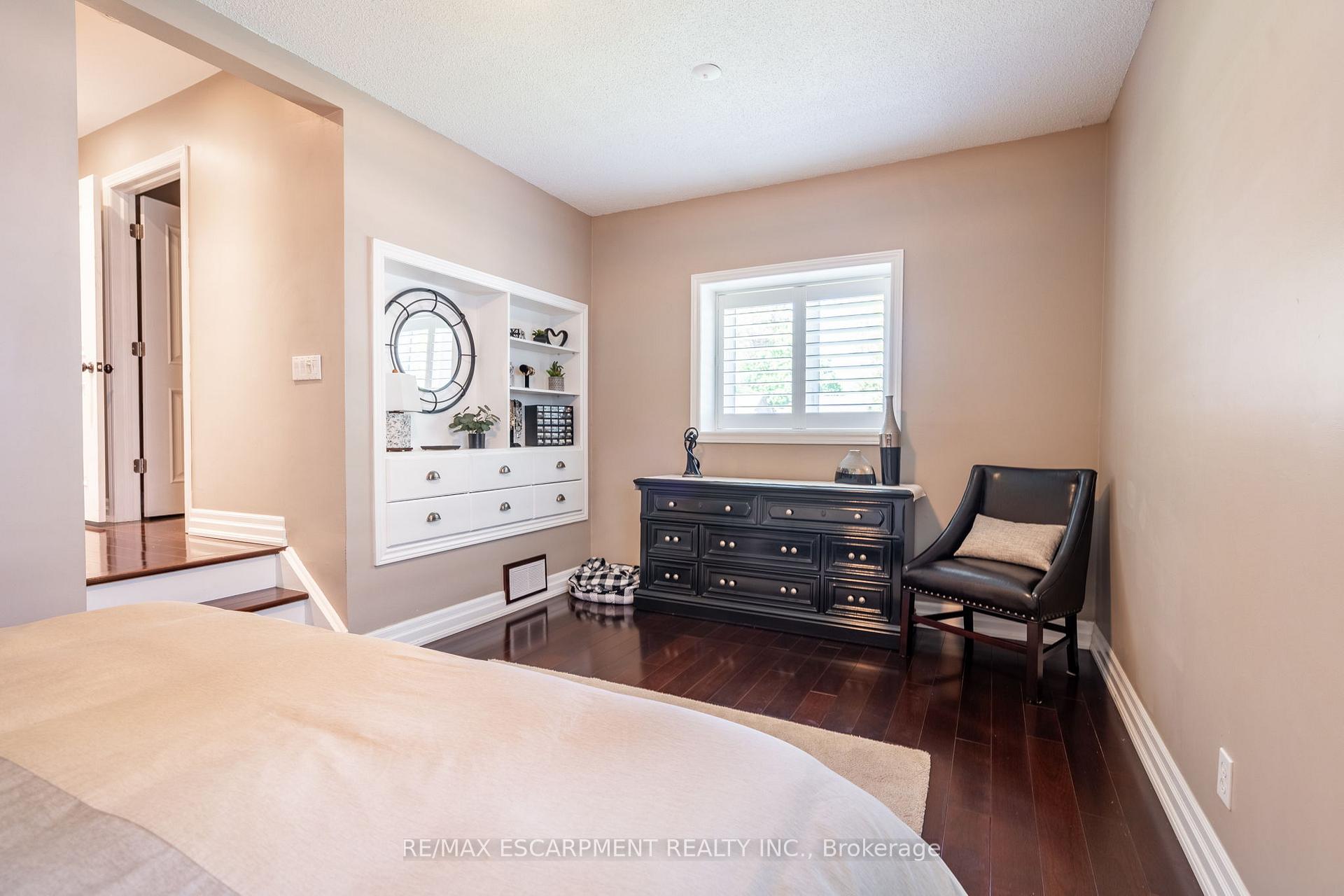 Photo 4 of 388 Wilson Avenue, Burlington, Shoreacres — HOMEH