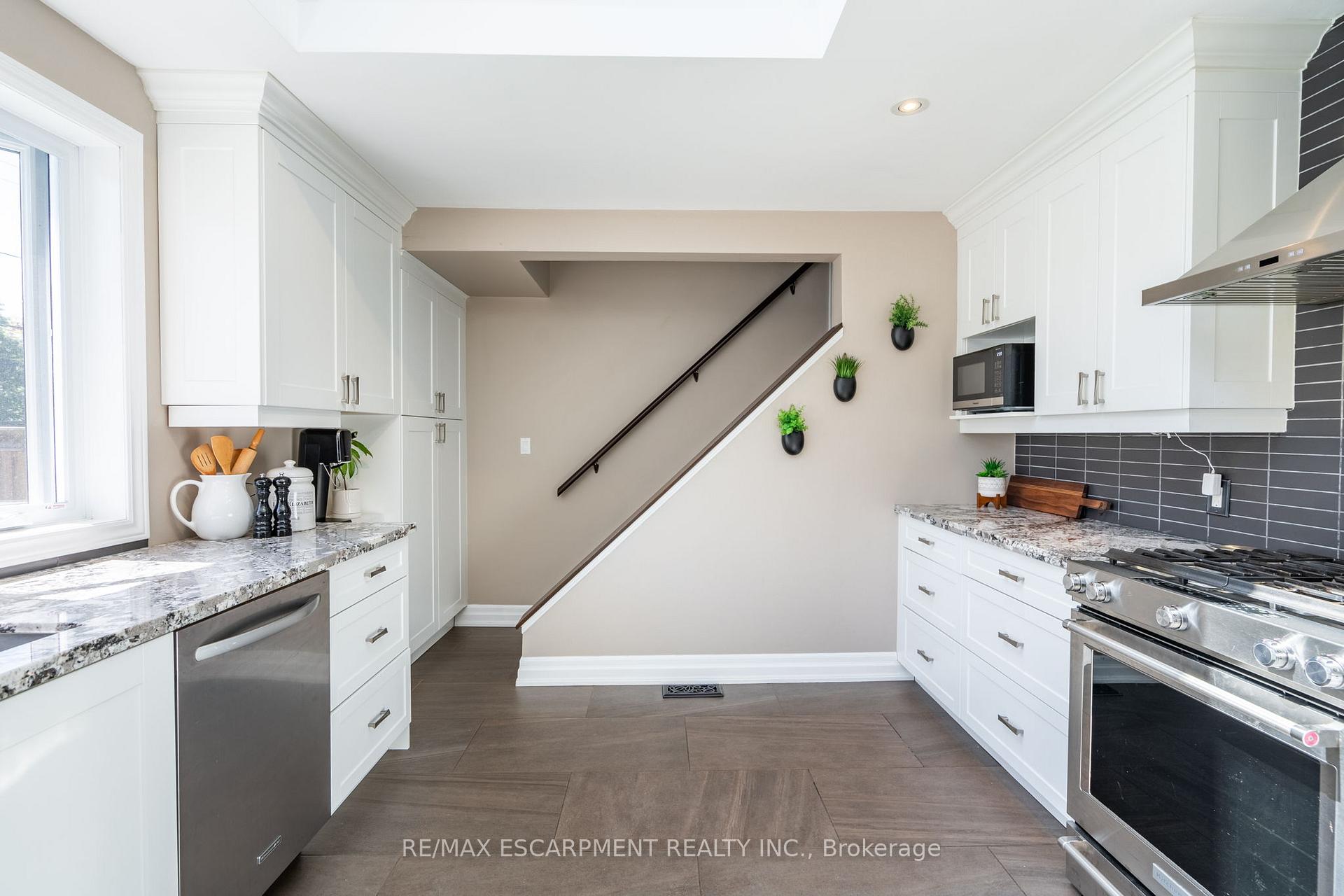 Photo 12 of 388 Wilson Avenue, Burlington, Shoreacres — HOMEH