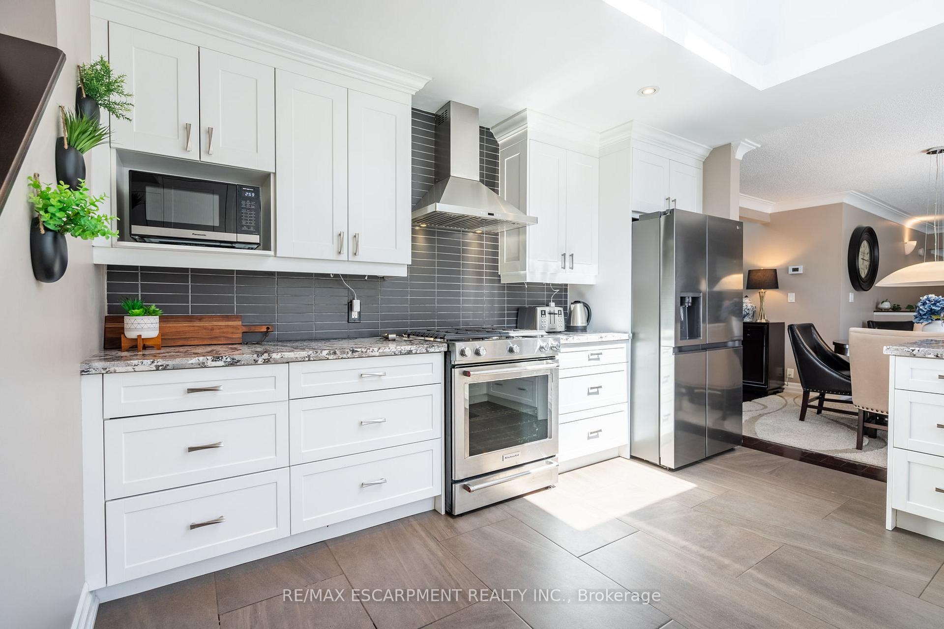 Photo 9 of 388 Wilson Avenue, Burlington, Shoreacres — HOMEH