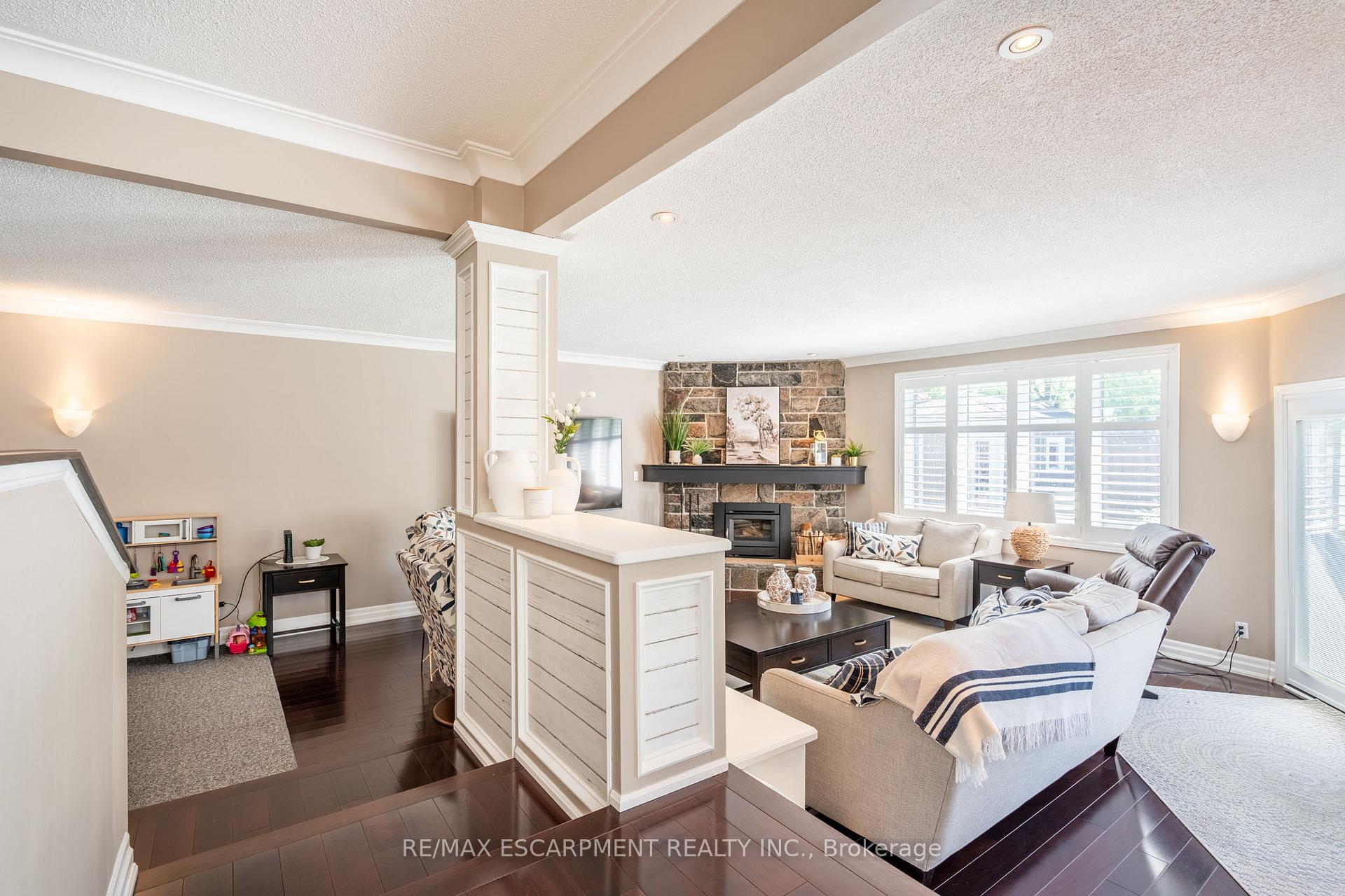 Photo 11 of 388 Wilson Avenue, Burlington, Shoreacres — HOMEH
